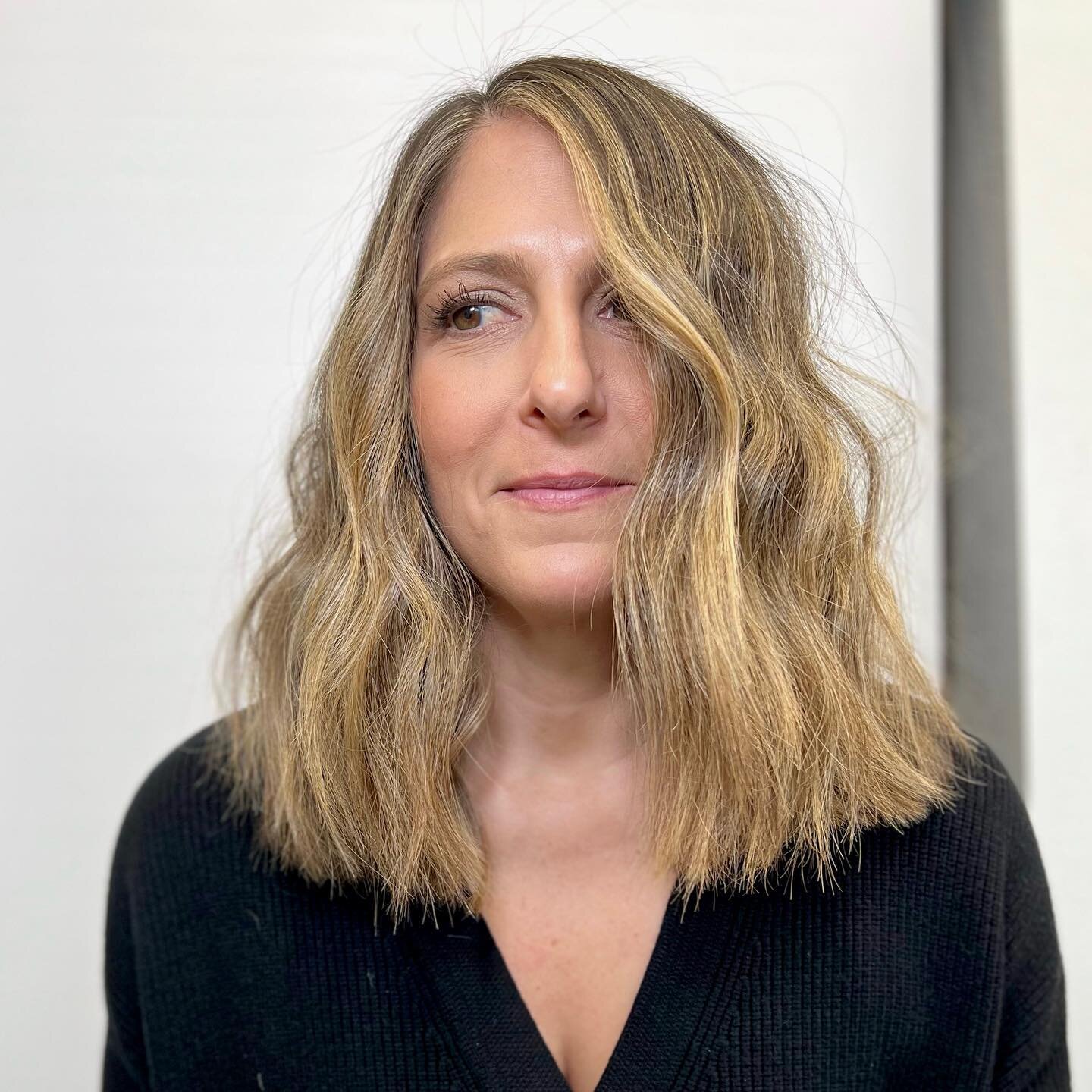 Brightened and lightened 😍🍯 
Painted highs (foilayage)  with a root smudge &amp; global gloss - brighter around the face finished with a textured cut , so goooood
.
.
.
.
.
#njhairsalon , nj hair colorist , nj hair salon , #njsalon , nj balayage sp