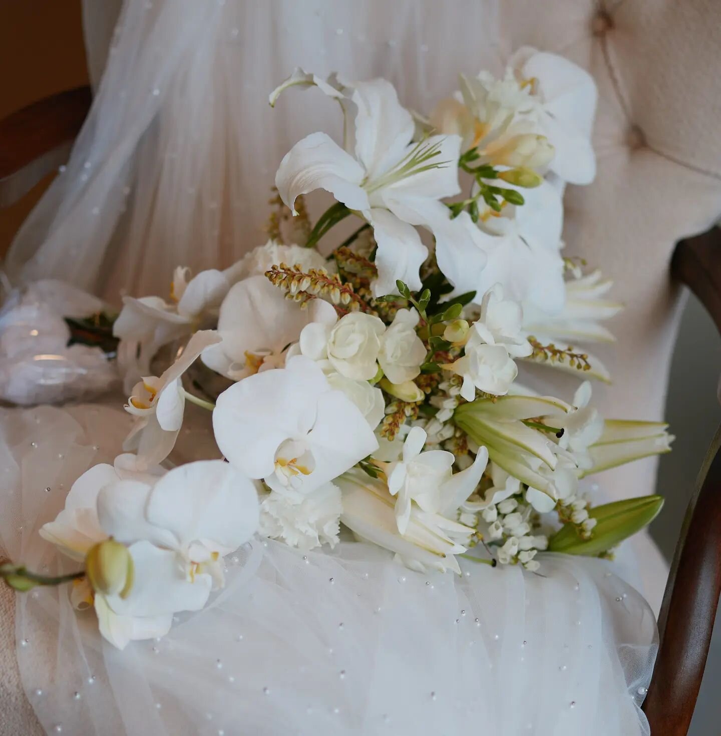 Lilies, phaleas, freesia and flowering pieris,  what's not to love about winter bouquets.
Photographer @curate.weddings
