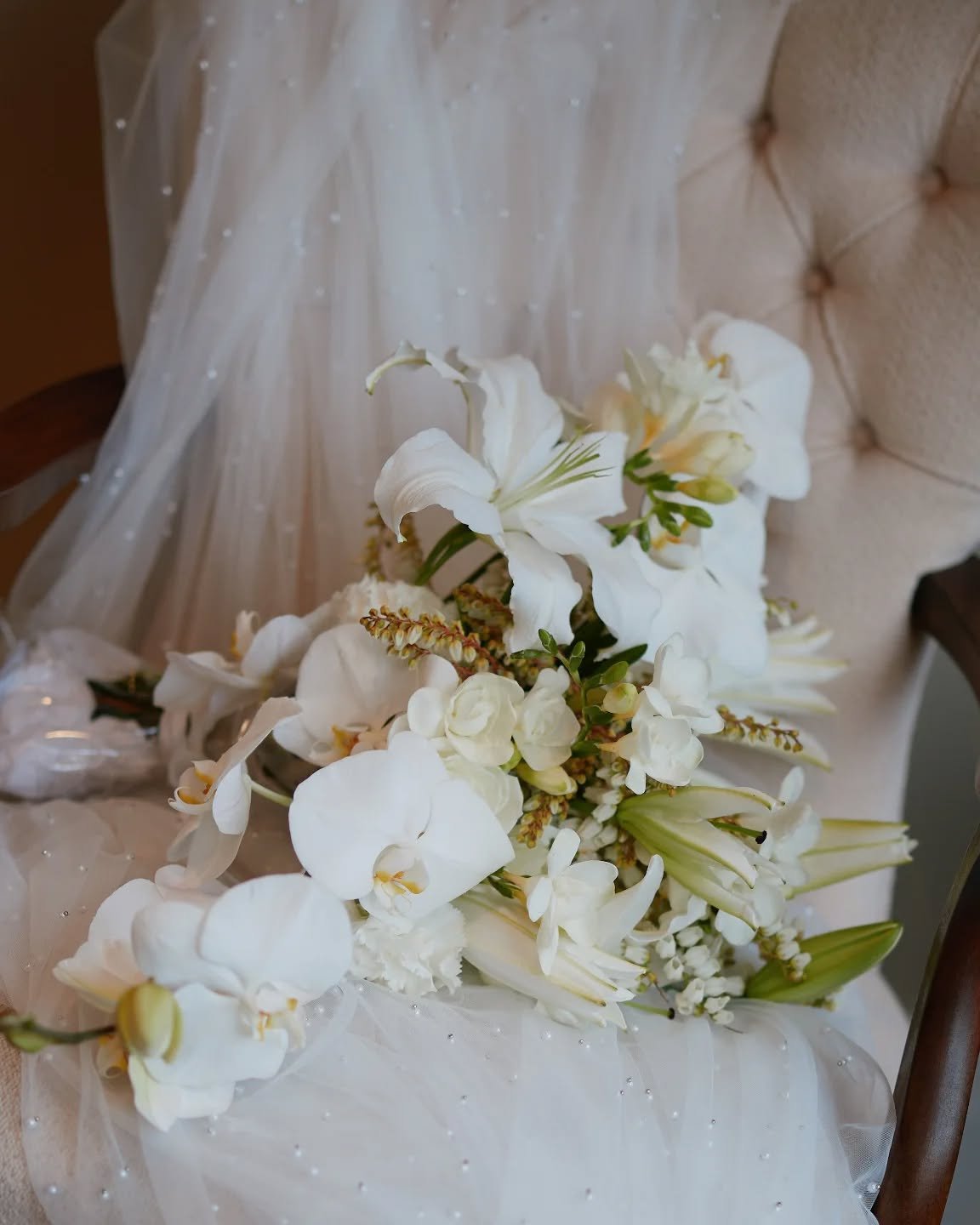 Not all blooms are created equal and neither are the florists.
A premium floral experience means bespoke design, expert logistics, sustainable practices and that moment your space feels transformed. 

At Branch and Bloom we work with clients who want