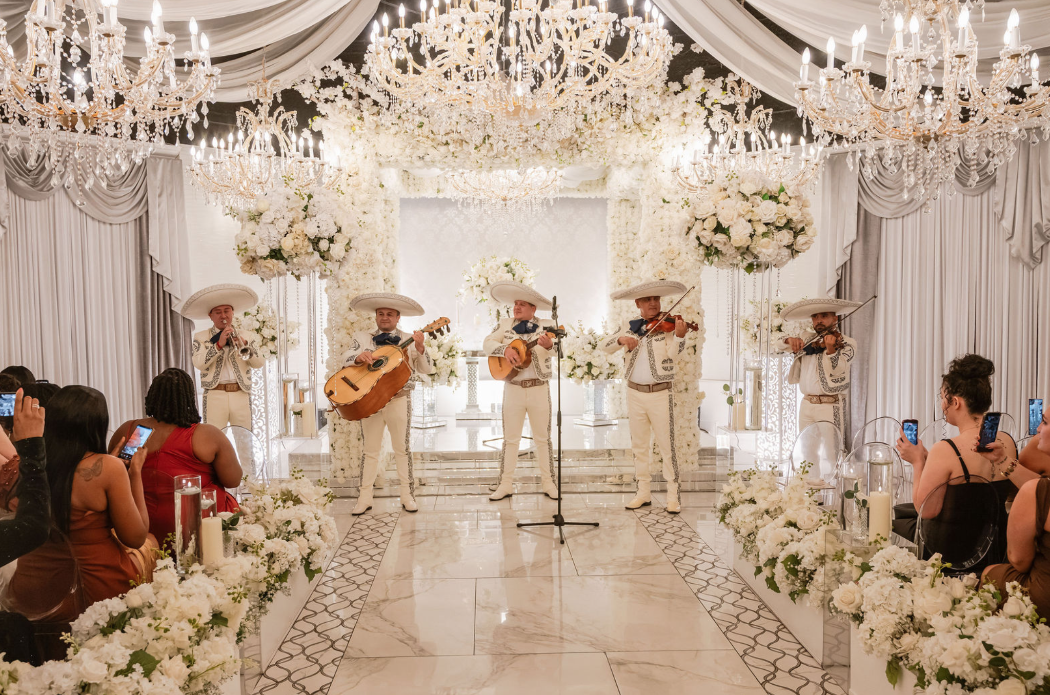 How to Plan a Luxury Wedding on a Middle Class Budget