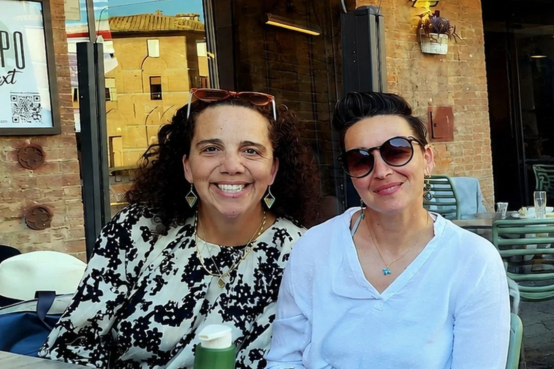Mandi and Cally in Siena, on the Tuscan retreat