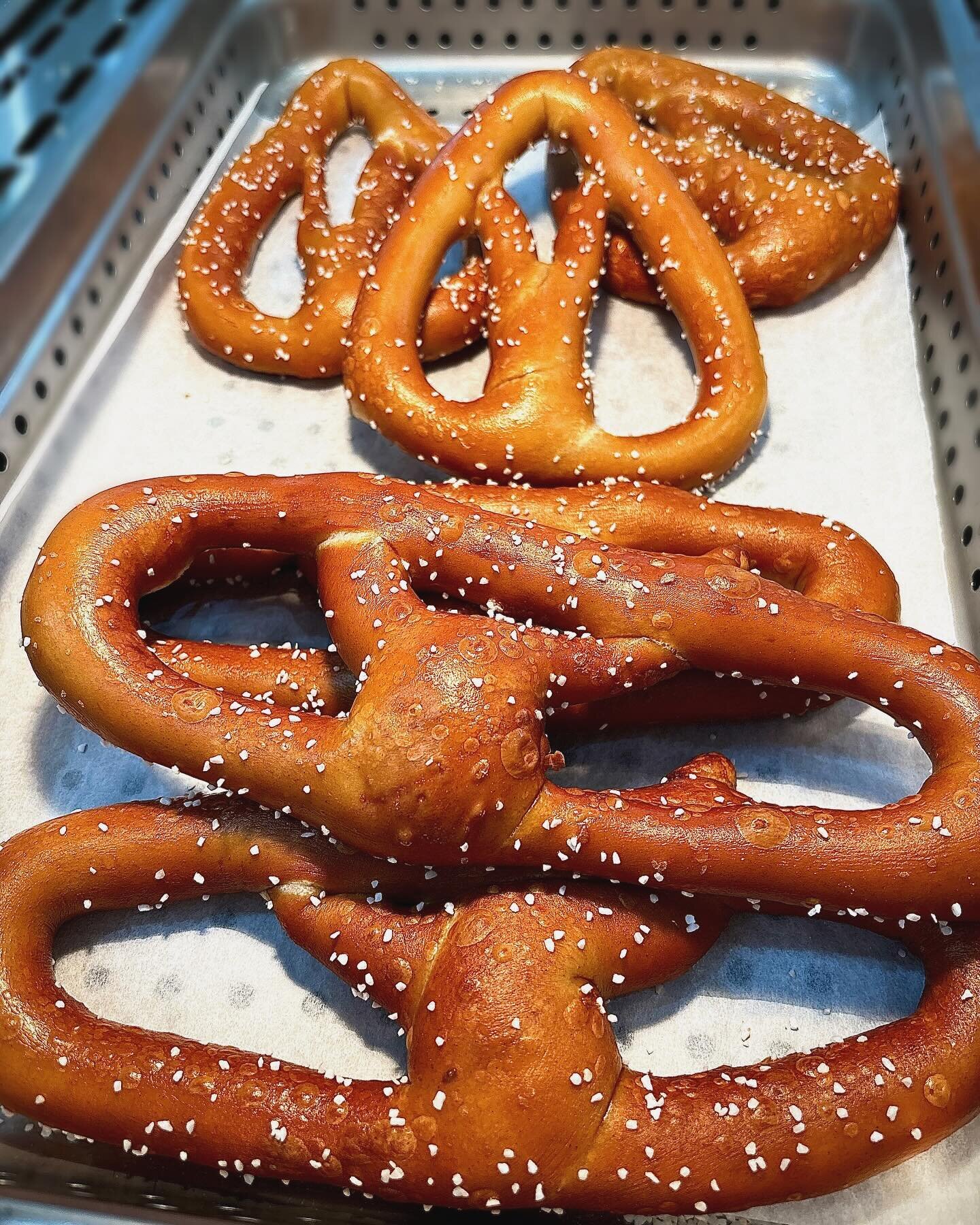 !We&rsquo;ve got touchdown- worthy pretzels! 🏈
Order pretzel nuggets or pretzels as your game day snack for the Super Bowl, this Sunday February 11th! We are taking orders until the 9th!! 🏟️ ✨🥨
.
.
.
Todays hours: 11am-7pm 

#btx #superbowl #cheif