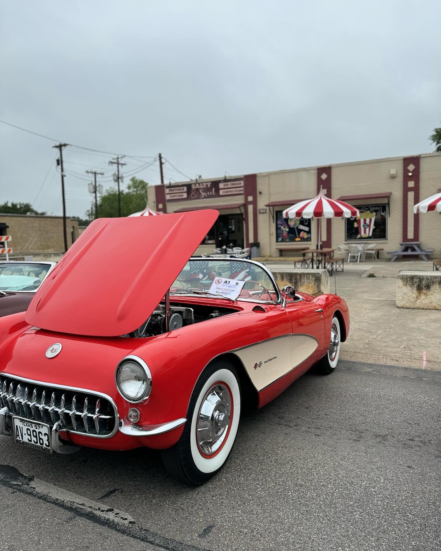 After looking at this hot car, get some ice cream to cool you down!!!🔥🔥🍦🍦 
#boerne #boernetexas #boernetx #saltyandsweet #icecream #corvette #corvetteshow