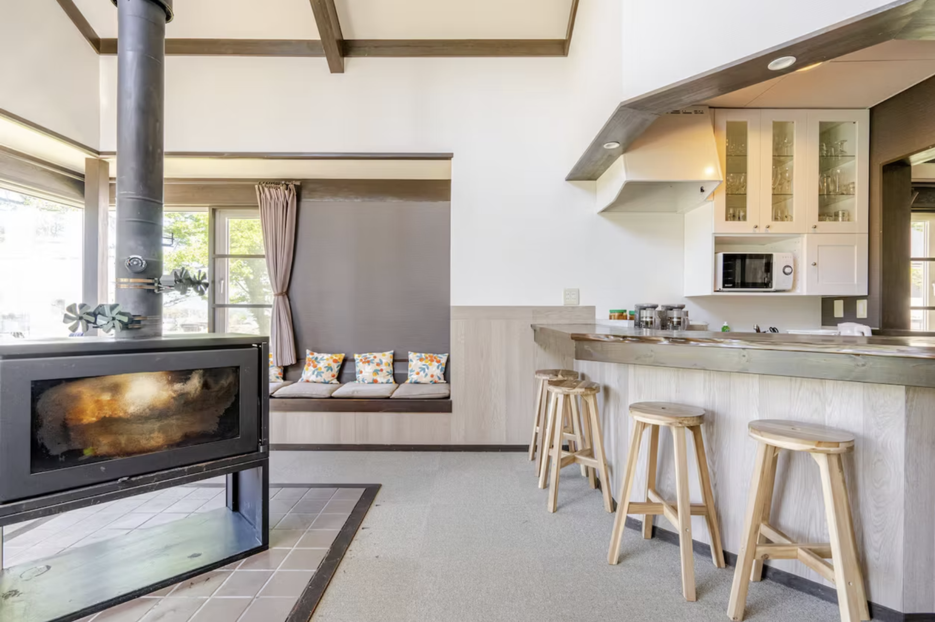 Mountain Lodge Bar.png