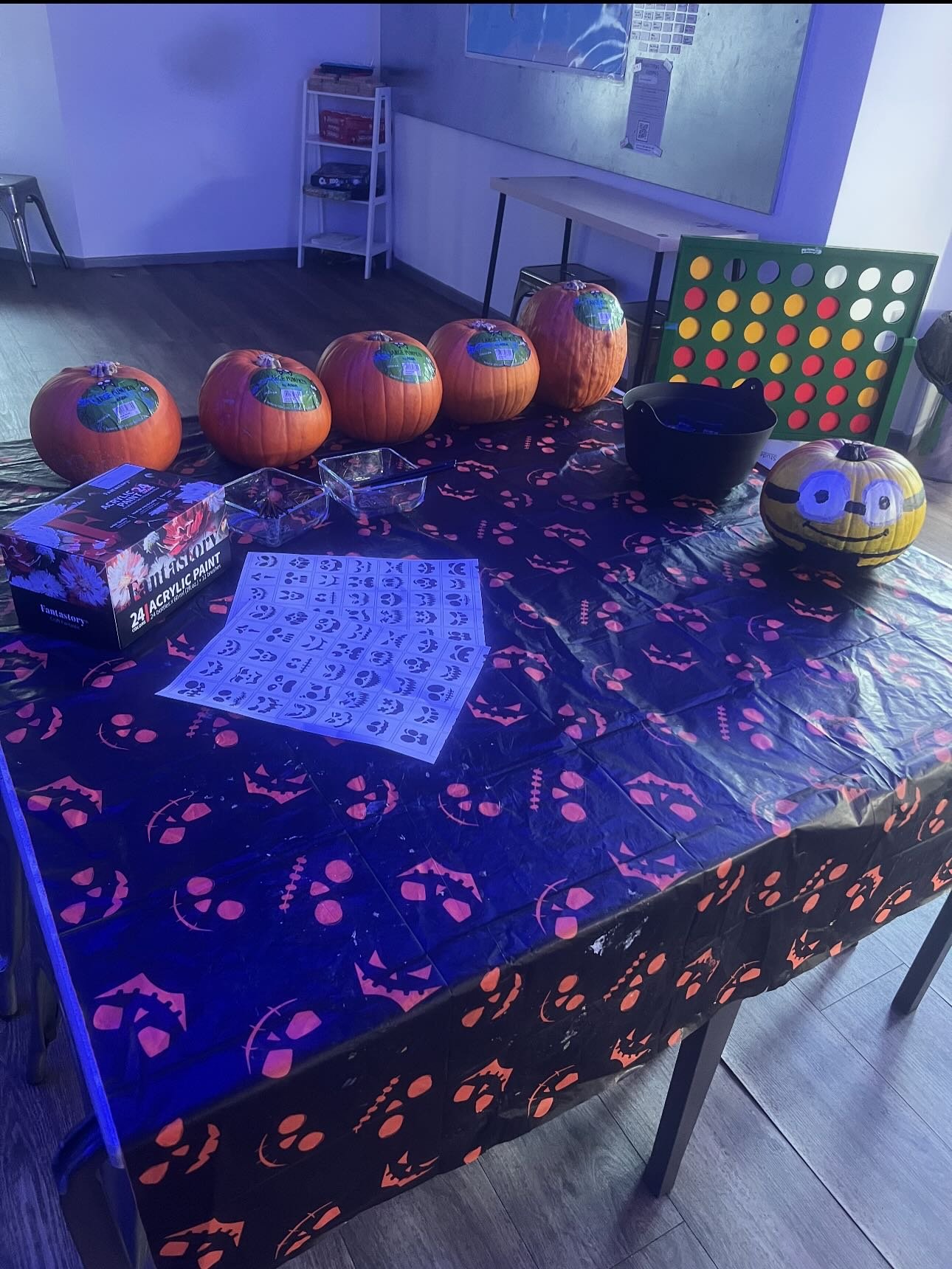 PIMP YOUR PUMPKIN is now in the common room 🎃

Best pumpkin wins a prize !!!!