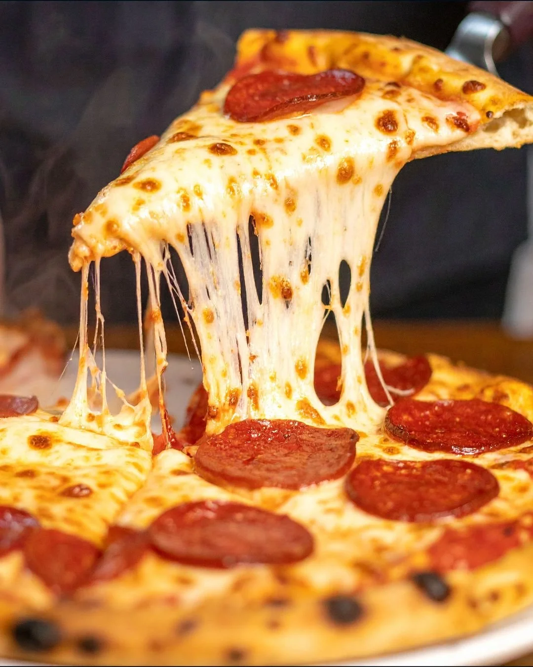 Hot ovens, cheesy goodness and that Friday night feeling...
Dinner doesn&rsquo;t get easier than this. 😋

If you&rsquo;re wondering what&rsquo;s for dinner tonight... here's the line up!

🍕 𝐓𝐡𝐞 𝐐𝐮𝐞𝐞𝐧𝐬𝐥𝐚𝐧𝐝𝐞𝐫 - BBQ sauce base, bacon, s