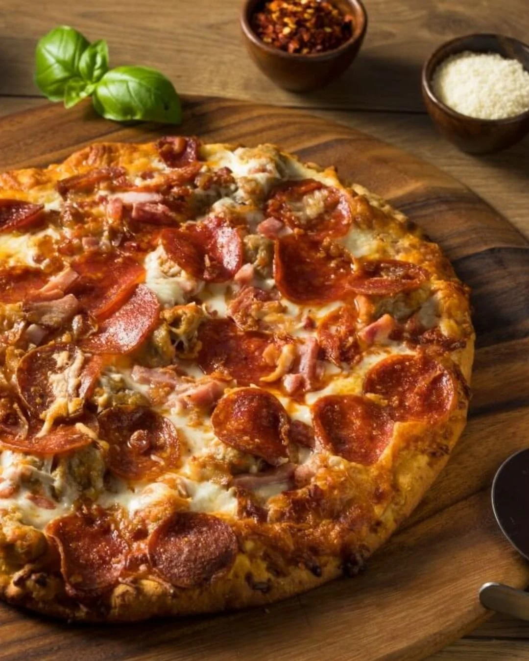 Yep... you know it! It's Friday and that means PIZZA NIGHT!

Look at these 4 delicious beauties we are serving up tonight...

𝐁𝐞𝐞𝐟, 𝐁𝐚𝐜𝐨𝐧 𝐚𝐧𝐝 𝐄𝐠𝐠 - BBQ sauce base, onion, seasoned beef, bacon, egg, pizza cheese and finished with a driz