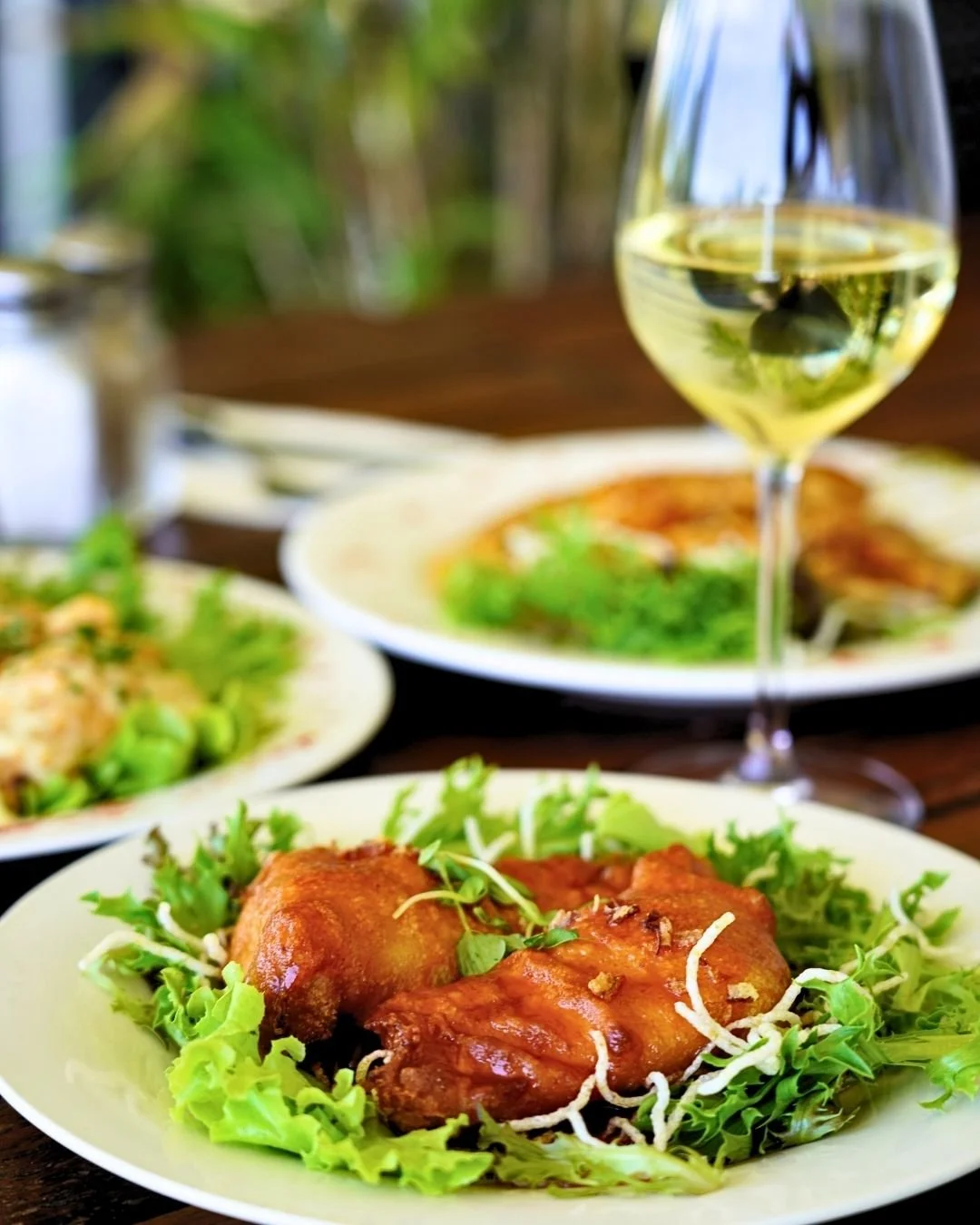 What are you craving tonight?

Asian Cuisine Night is on at The Creek and there&rsquo;s some seriously good options waiting 👇

𝐅𝐢𝐥𝐢𝐩𝐢𝐧𝐨 𝐂𝐡𝐢𝐜𝐤𝐞𝐧 𝐀𝐝𝐨𝐛𝐨 (𝐂𝐡𝐢𝐜𝐤𝐞𝐧 𝐖𝐢𝐧𝐠𝐬) - Iconic Filipino Dish of Chicken Wings marinated w