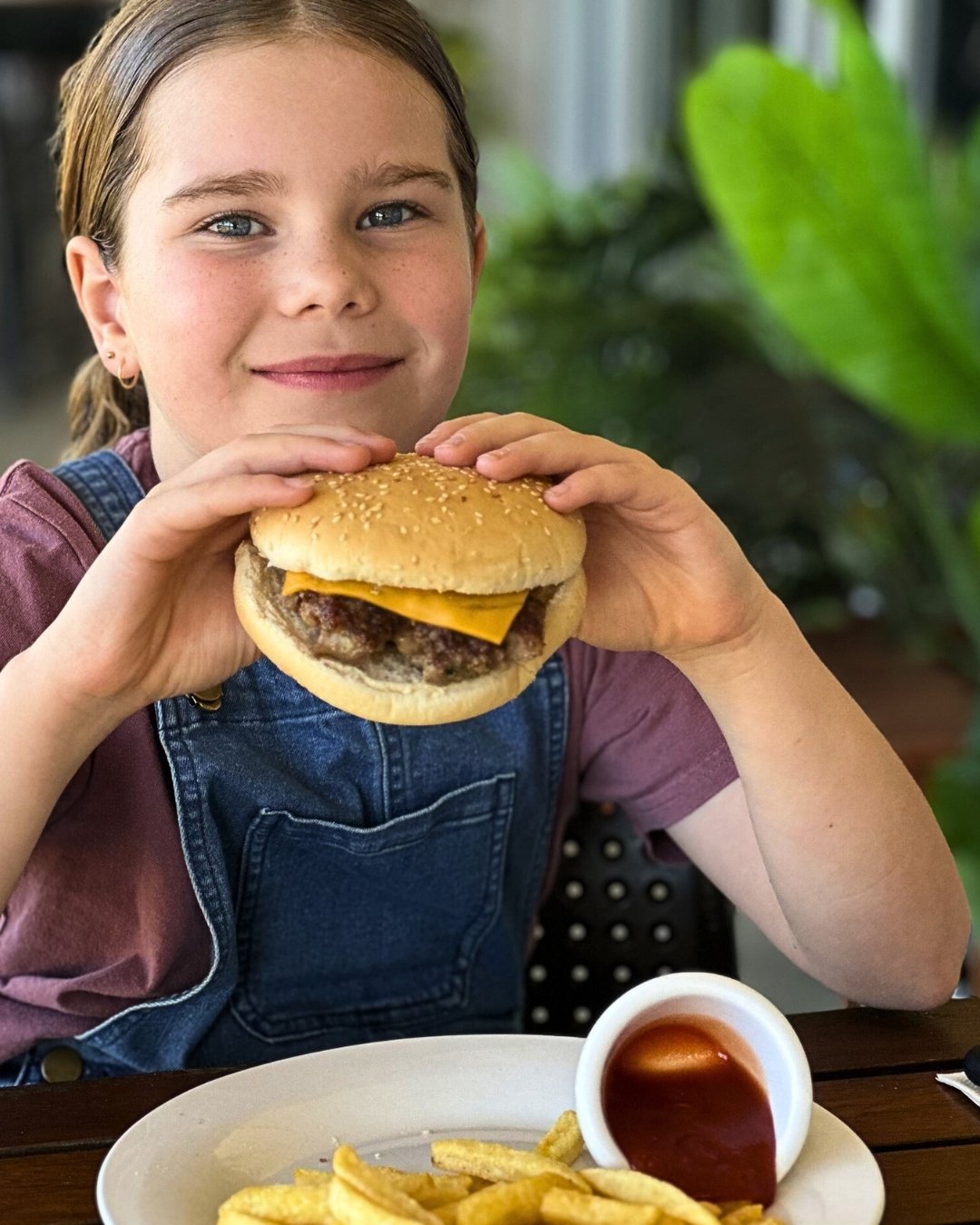 School holidays made easy...'er! 🤣

Getting the kids out of the house (and fed) doesn&rsquo;t have to be hard&hellip;
👉 𝐊𝐢𝐝𝐬 𝐄𝐚𝐭 𝐅𝐫𝐞𝐞 𝐓𝐡𝐮𝐫𝐬𝐝𝐚𝐲 𝐧𝐢𝐠𝐡𝐭𝐬 𝐚𝐭 𝐓𝐡𝐞 𝐂𝐫𝐞𝐞𝐤

With one free kids' meal for every adult main pur