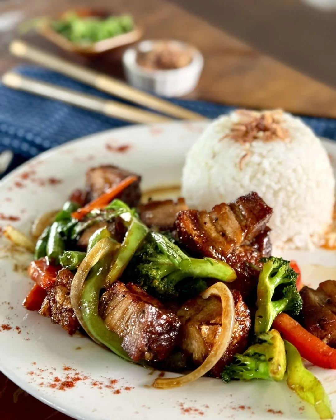 This is what dinner should look like tonight&hellip; 🤤

Asian Cuisine night is on, and this week&rsquo;s line-up is packed with bold, flavour-filled favourites 👇

𝐒𝐢𝐧𝐠𝐚𝐩𝐨𝐫𝐞 𝐍𝐨𝐨𝐝𝐥𝐞𝐬 𝐏𝐫𝐚𝐰𝐧𝐬 - Stir-fry noodles with prawns, egg, o