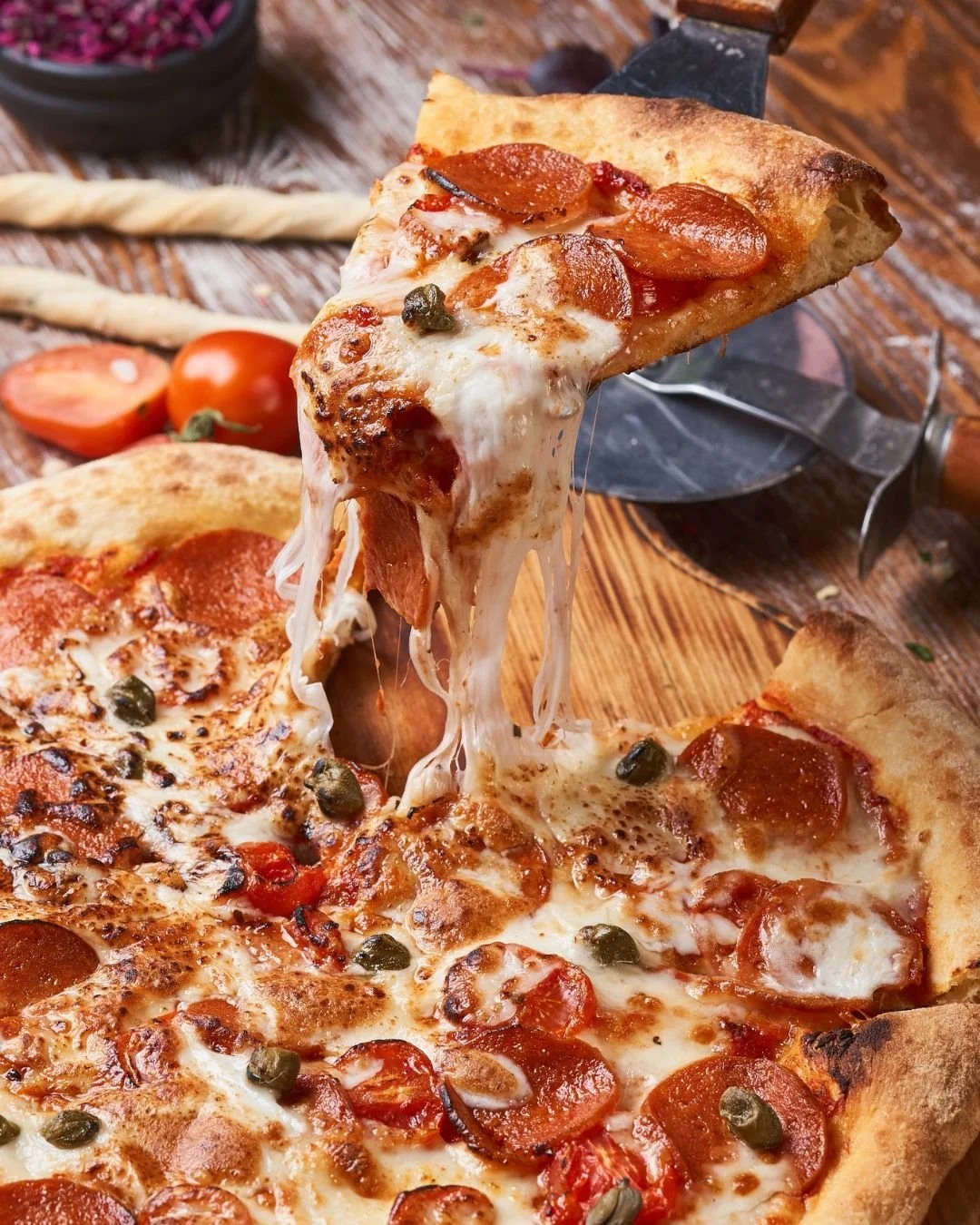 This is what your Friday night could look like&hellip;

Good food, good company and an easy night out, just the way it should be.
Here&rsquo;s what&rsquo;s coming out of the oven tomorrow night 👇

🍕 𝐓𝐡𝐞 𝐐𝐮𝐞𝐞𝐧𝐬𝐥𝐚𝐧𝐝𝐞𝐫 - BBQ sauce base,