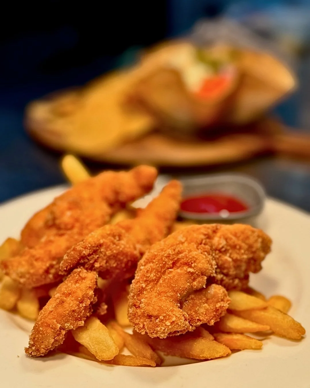 Kids Eat Free Thursday nights is serious business... just ask the kids!!!

A family night out... keeping a few extra dollars left in the wallet?
Now that sounds like a Thursday night well spent.

The kids can choose from:
&bull; Fish &amp; Chips (cru