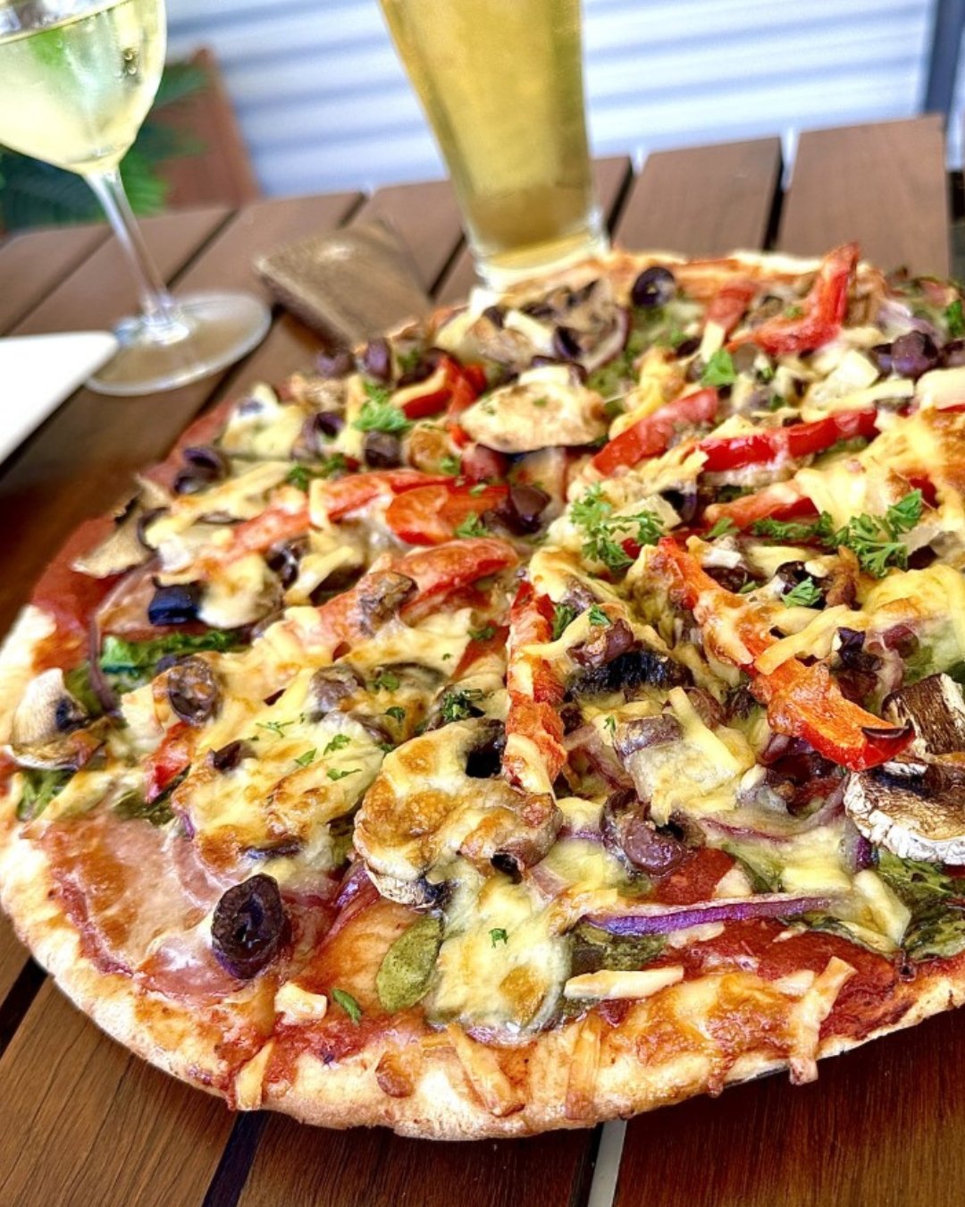 Now THIS is how you kick off a weekend...

Fresh pizzas. Cold drinks. Pool Comp. Jag the Joker. Live music. Footy on the screens... Good mates... Great times!

If you're looking for a reason to head to The Creek tonight, we've got plenty.

🍕 Four de