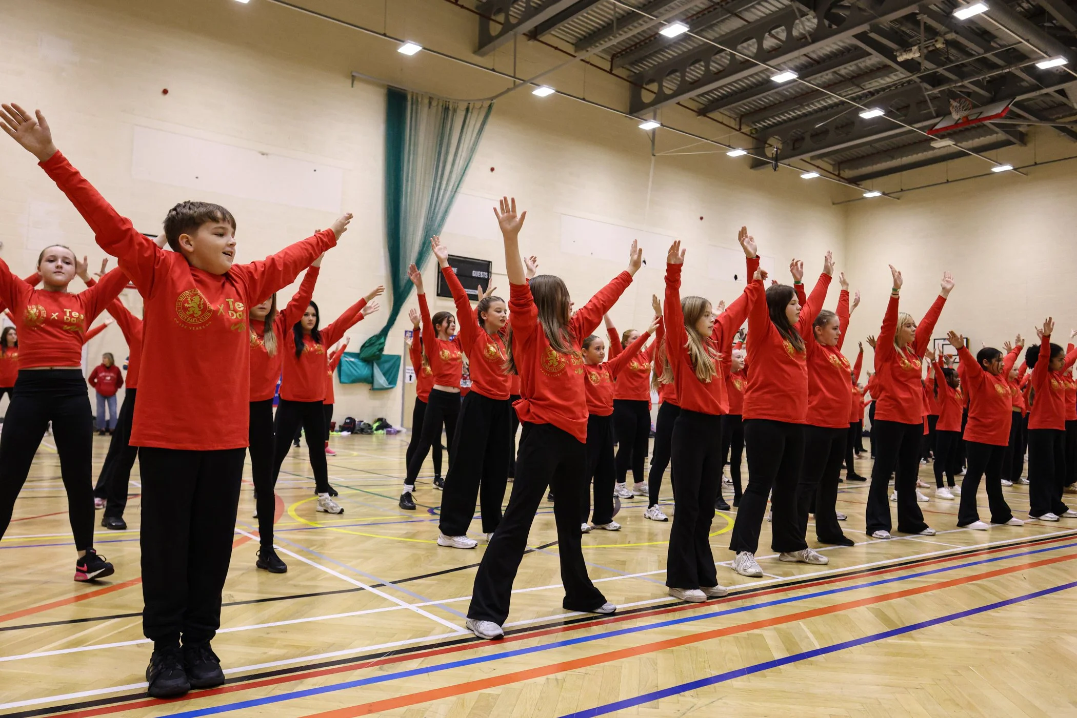 MFC 150 x TeesDance - Photo by Dave Charnley