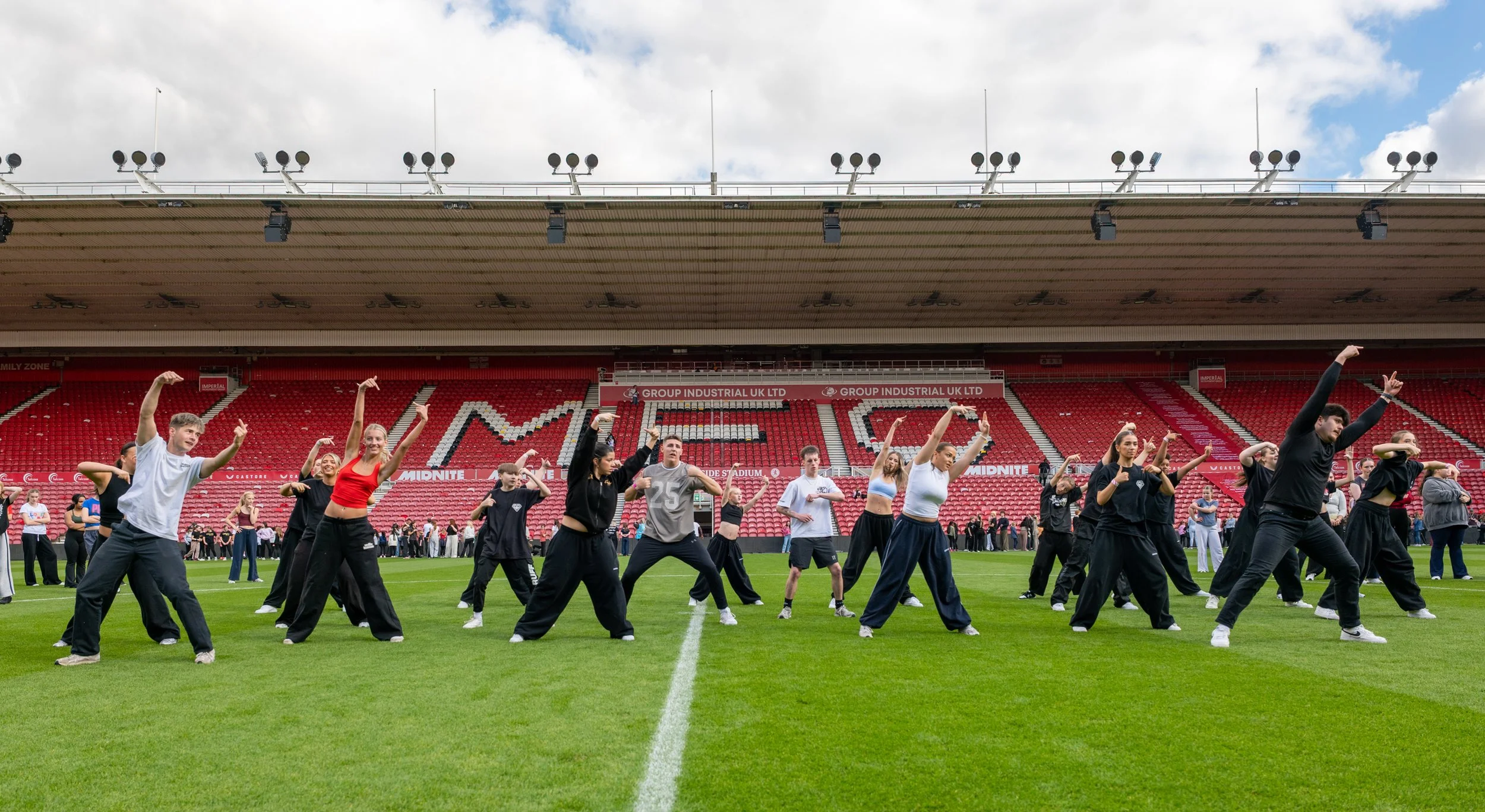 Francis Fitzgerald Photography MFC 150 x TeesDance - 11.10.26 Riverside Stadium Rehearsal - 042.jpg