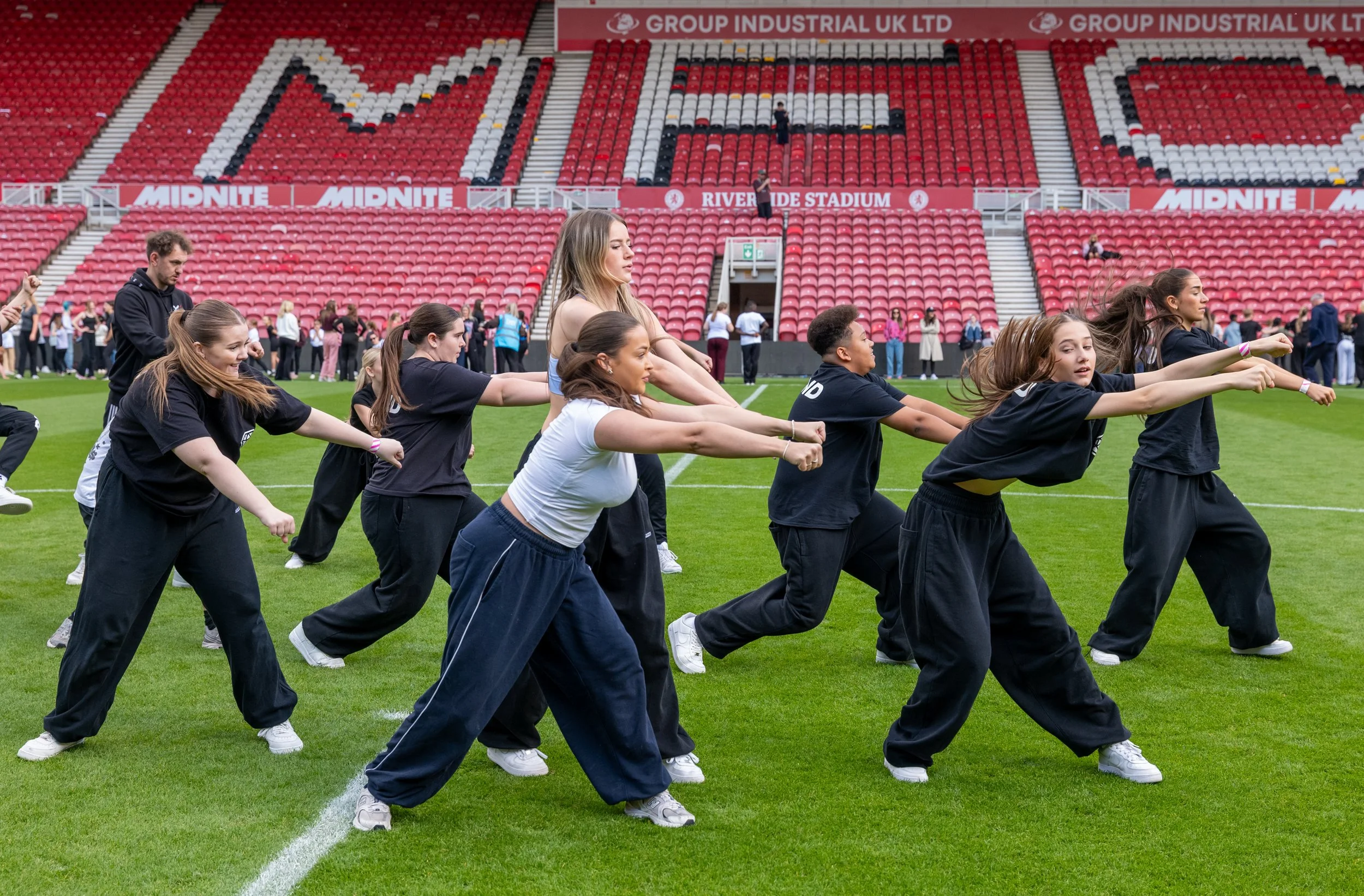 Francis Fitzgerald Photography MFC 150 x TeesDance - 11.10.26 Riverside Stadium Rehearsal - 040.jpg