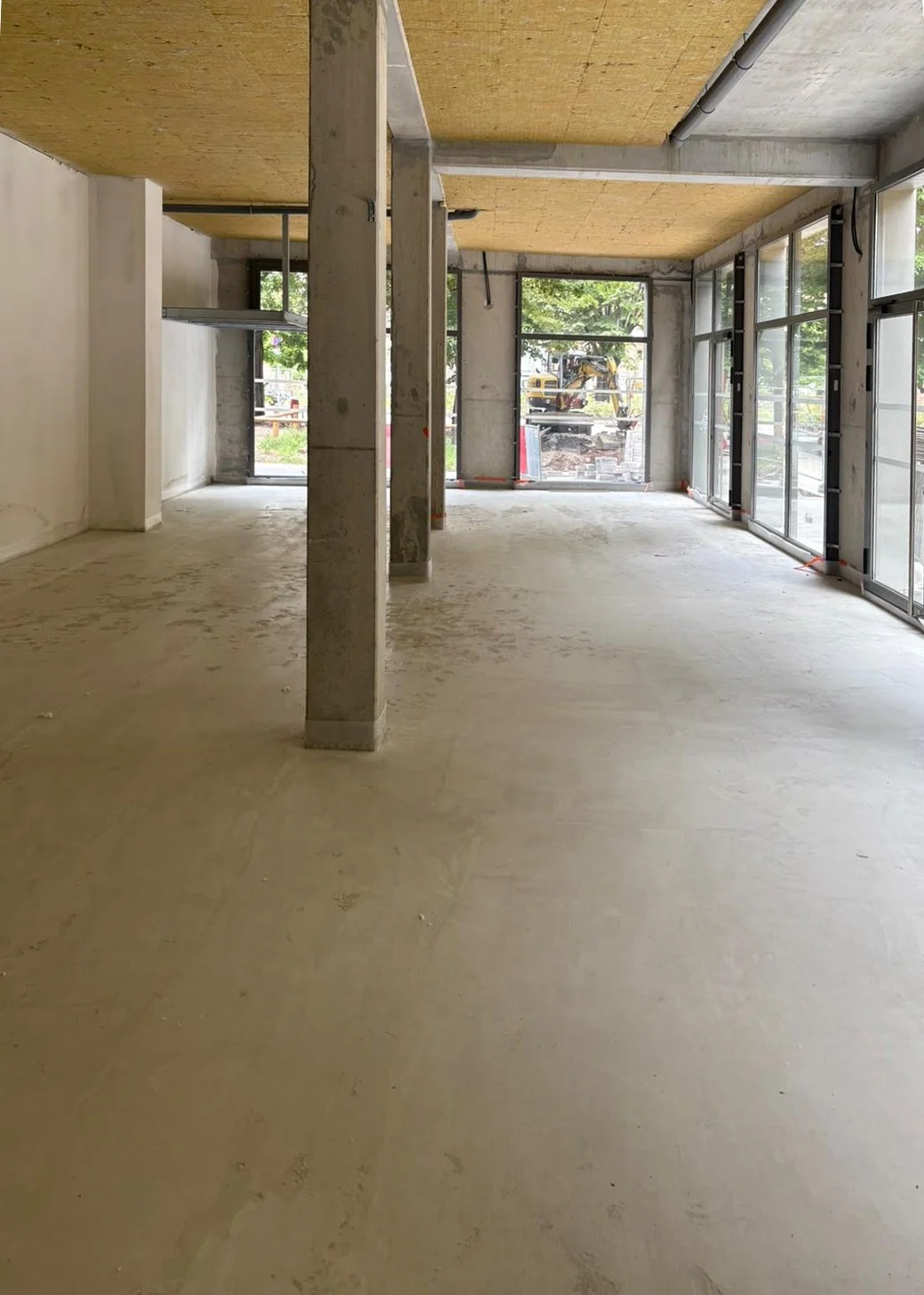 local 6 vue vers la façade ouest.JPG