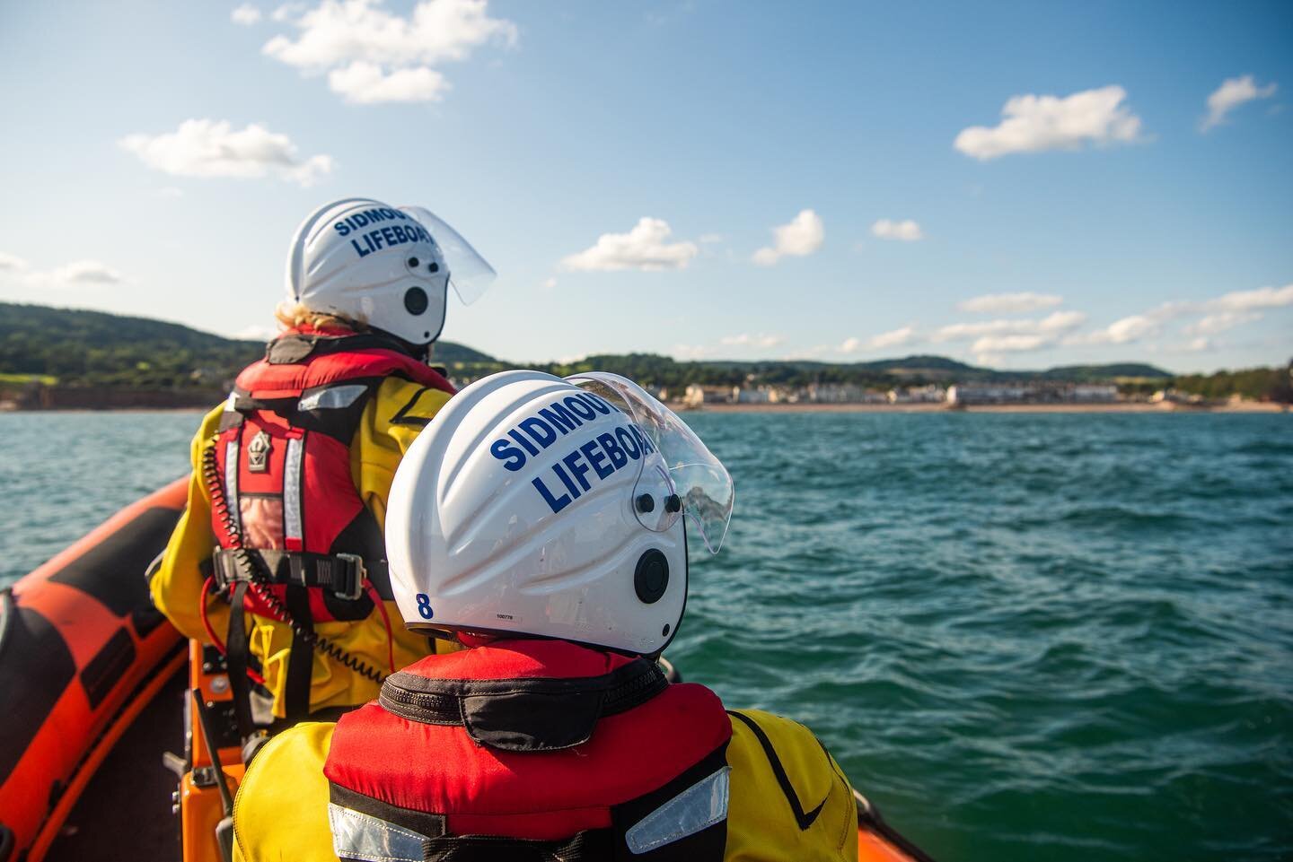 Thank you @kb_pho_vid for these amazing photos of @sidmouthlifeboat and RNAS Yeovilton training!

Sidmouth lifeboat wearing our Open Face helmet with a long clear visor available via our website www.geckoheadgear.com

#geckohelmet #geckoheadgear #mar