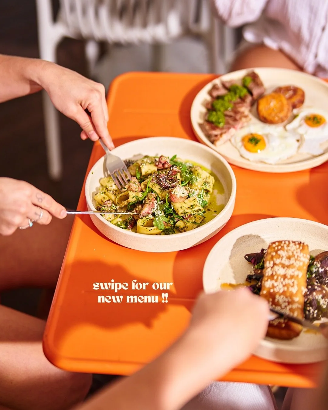 new menu !!! 

#newmenu #goldcoastcafe #foodie #breakfast #lunch 

steak &agrave; la verde 

250g grass fed sirloin, fried eggs, salsa verde, sweet potato &amp; ricotta fritter (gf)

feta saganaki

filo pastry feta, honey, truffle mushroom, silverbee