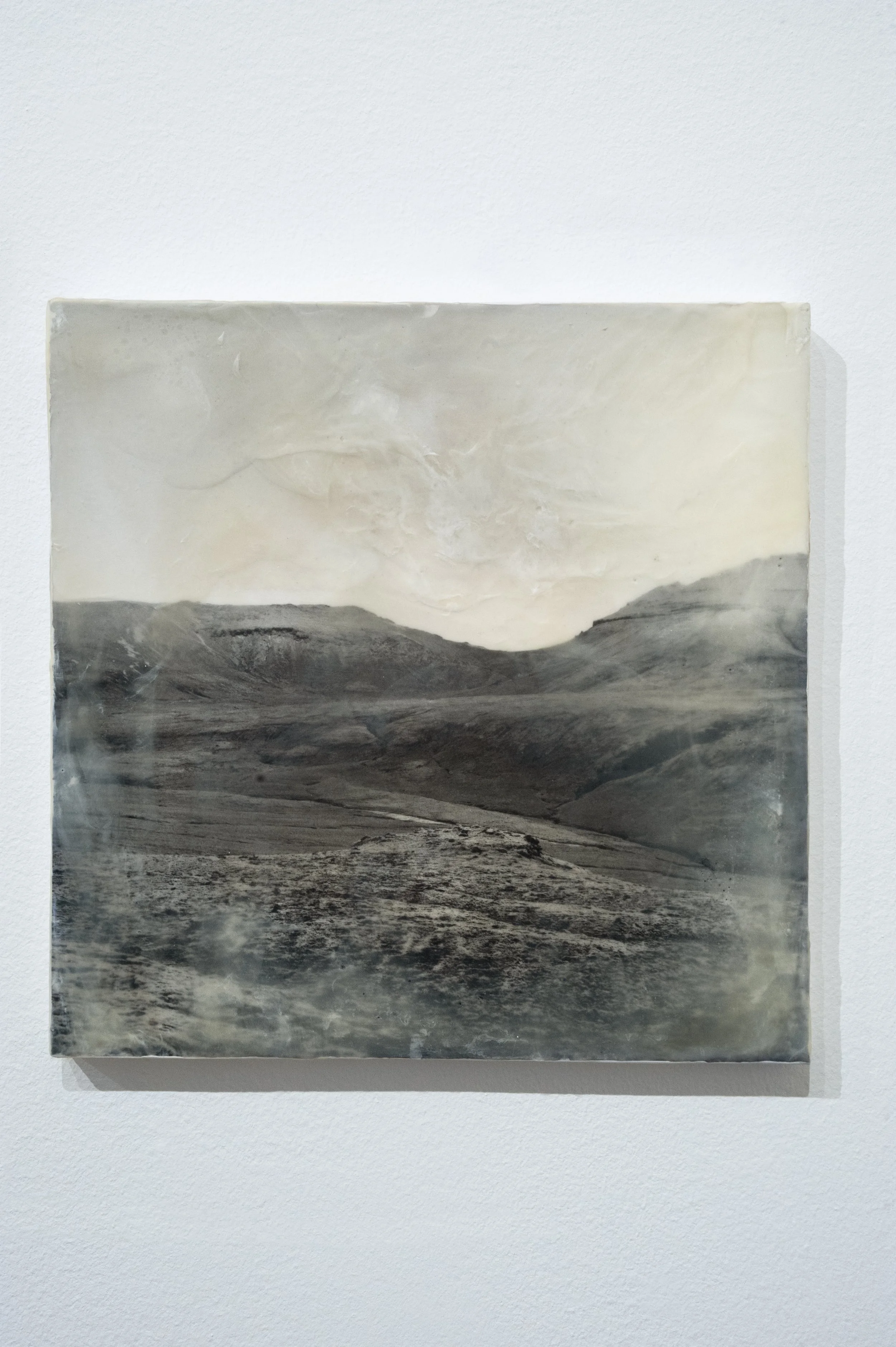 Apparizione IV

gelatin silver print, beeswax, damar resin, pigments on board
30 cm x 30 cm x 180 mm
2026