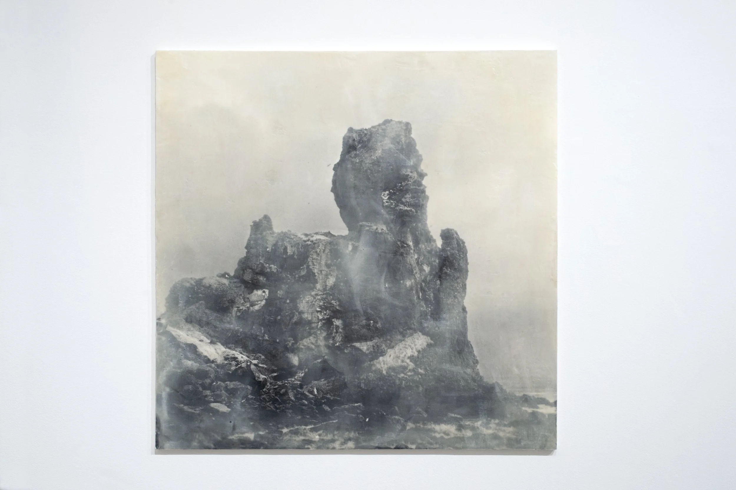 Cathedral

gelatin silver print, beeswax, damar resin, pigments on board
110 cm x 110 cm x 150 mm

2026

