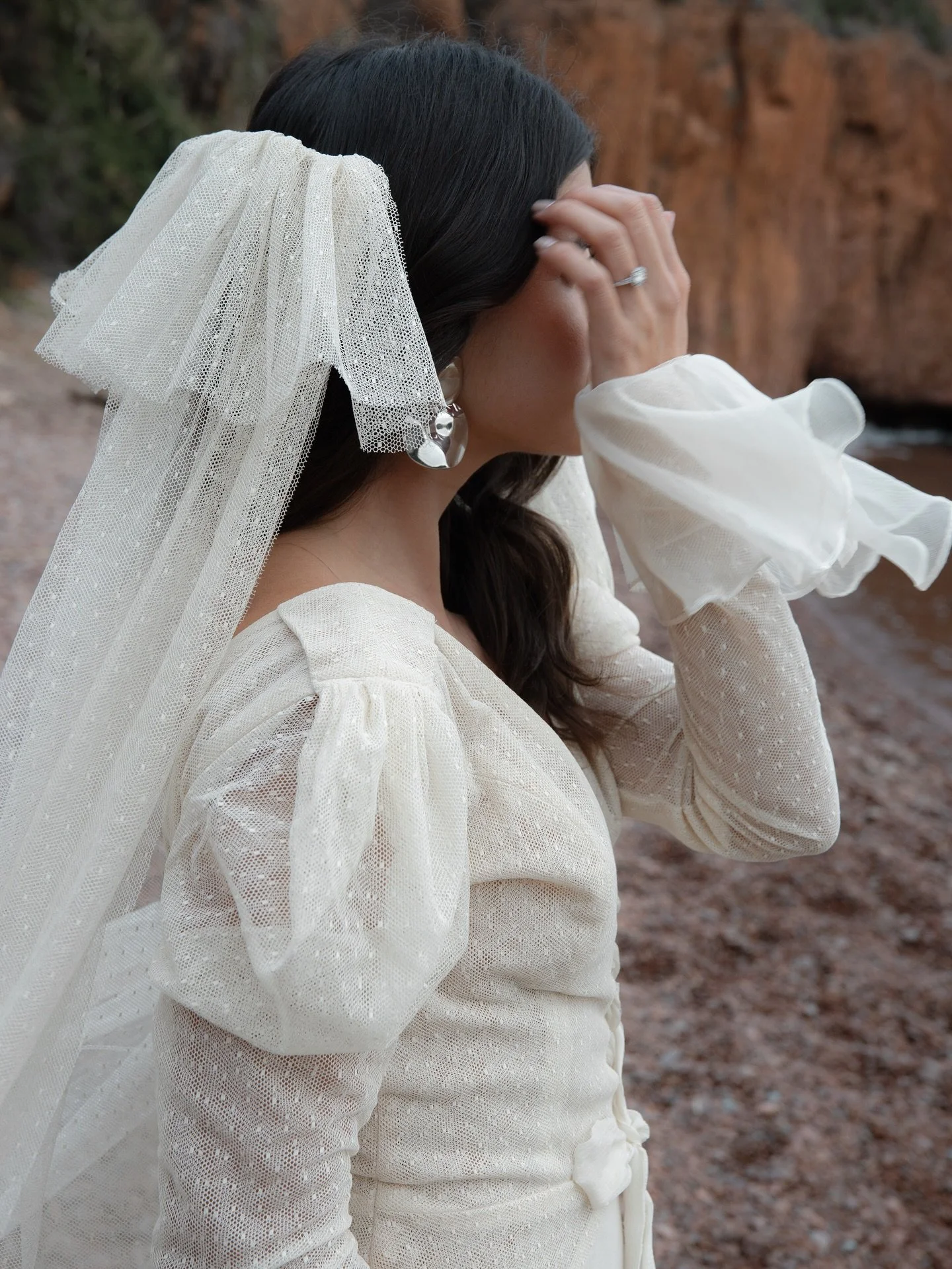The timeless allure of a bride, captured in a quiet, elegant moment. ✨

My work is to preserve these fleeting moments and transform them into lasting memories.
Planning your wedding and looking for someone to create content that feels both real and r