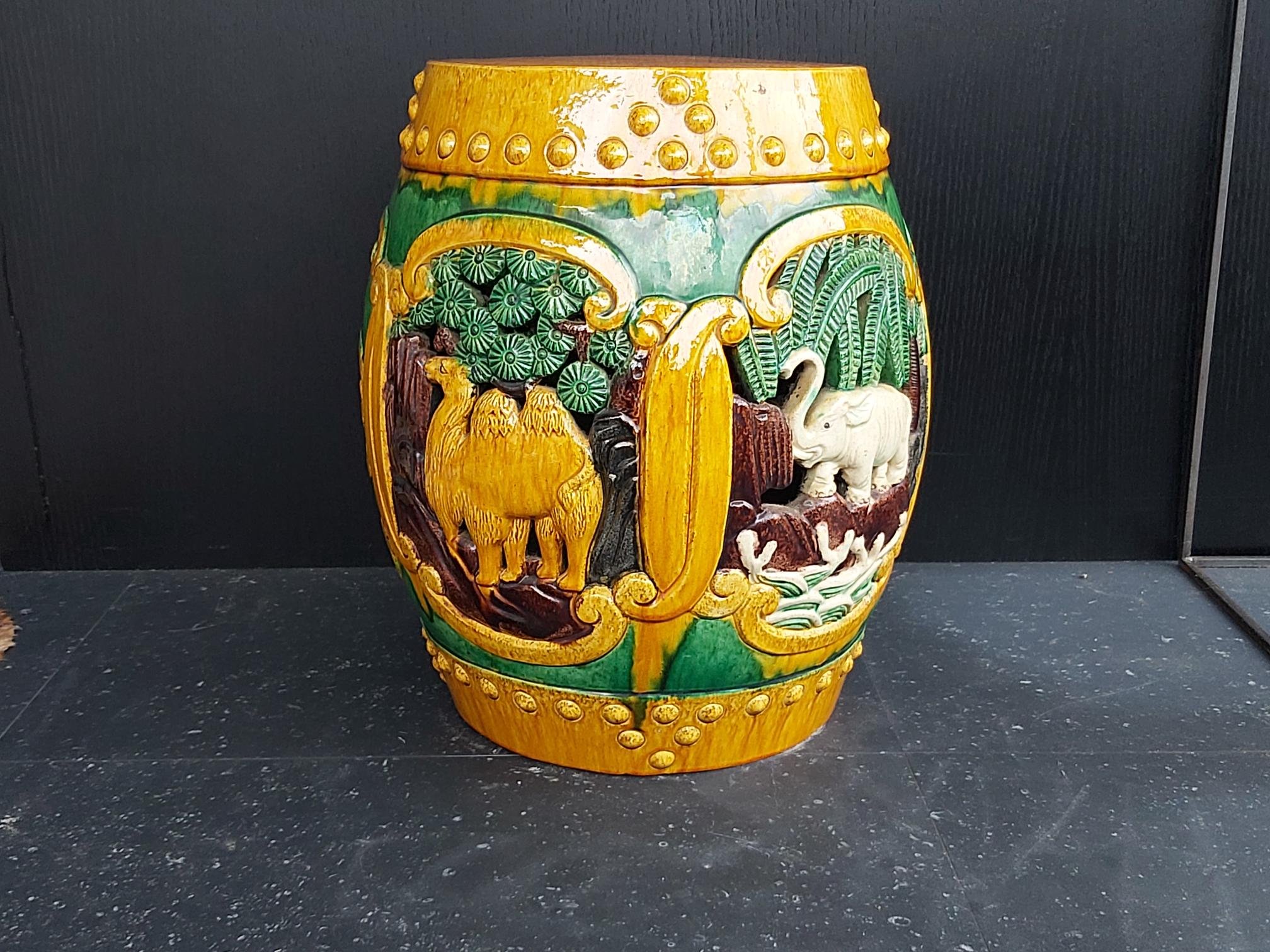 Art 25 :  Chinese sancai geglazuurde keramische mid century tuin kruk