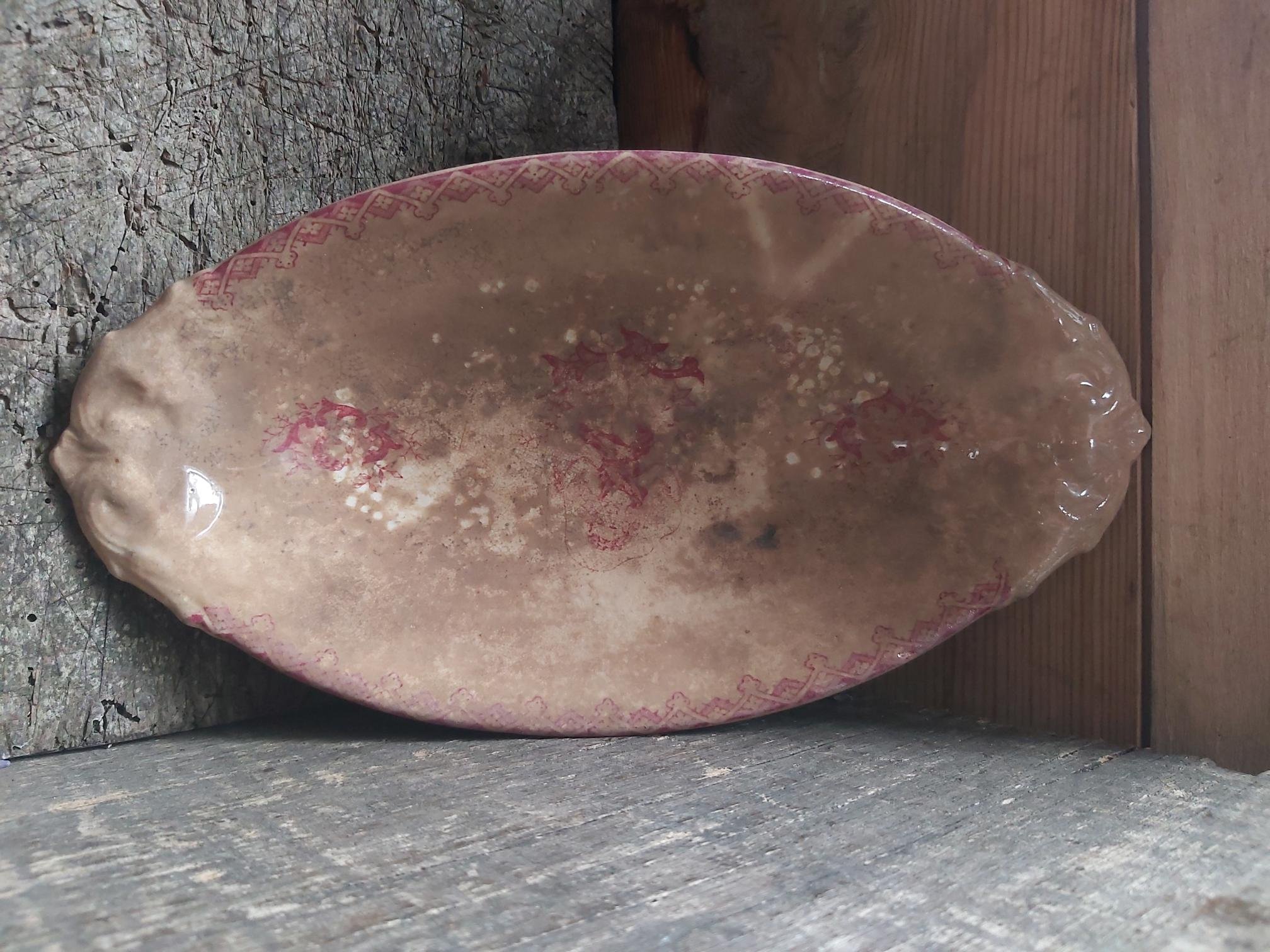 Art 185: Prachtige oude fel beboterde franse ravier / Anitique buttered french oval dish