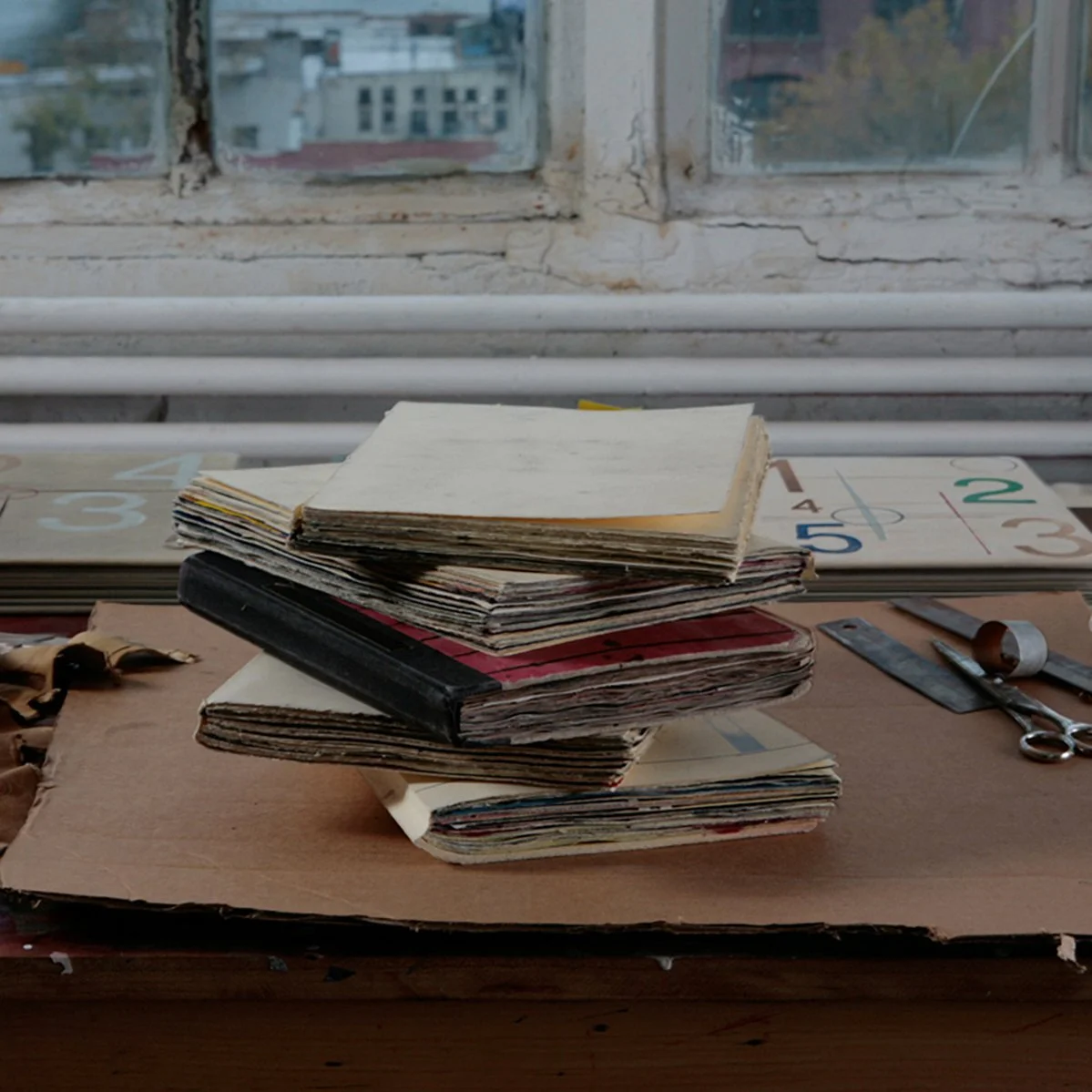 Original artist’s books, used as the master copies for the reproduction by PRINTKULTUR. Authenticity through craftsmanship: In close collaboration with master bookbinders, we have developed a bespoke binding technique to faithfully recreate the tacti