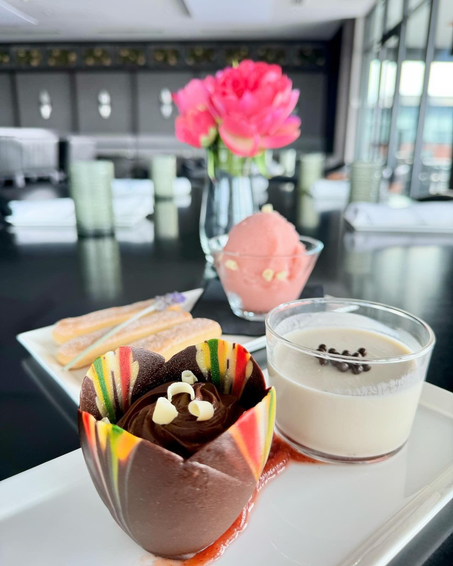 Craving something sweet?? Look no further than these treats on our Portsmouth Restaurant Week menu now being served April 18-27! 🌸🍫

Cranberry Panna Cotta - Panna Cotta, Cranberry Compote, Chocolate Cremeux Tulip, Orange Peel 🍊

Strawberry Champag