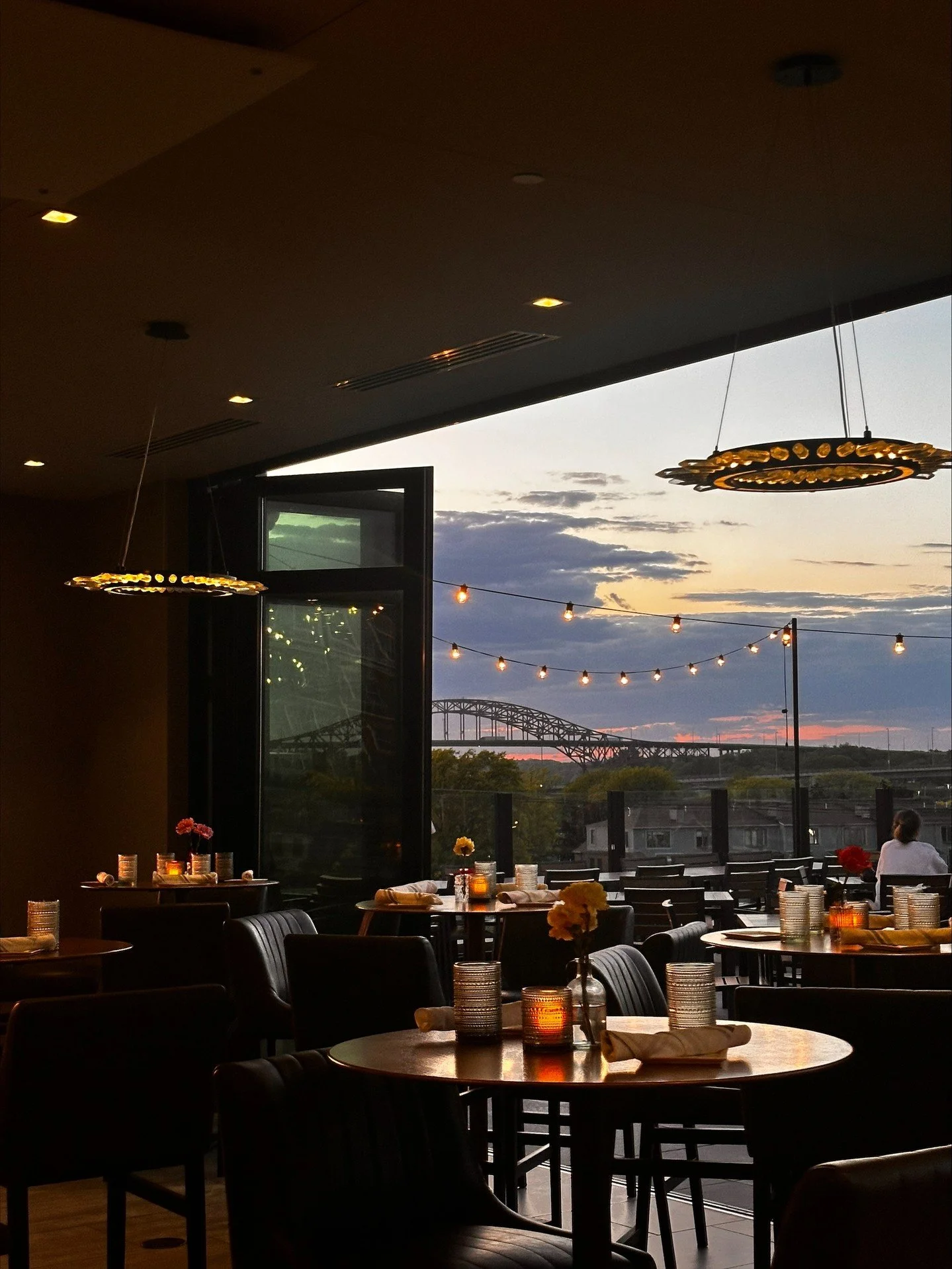 Golden hour, elevated. 🌅✨
Sip, relax, and take in the breathtaking sunset views from The Rooftop&mdash;because some moments are too beautiful to rush.

#RooftopPortsmouth #PortsmouthNH #VisitPortsmouth #GoPortsmouth #SunsetViews #GoldenHourVibes