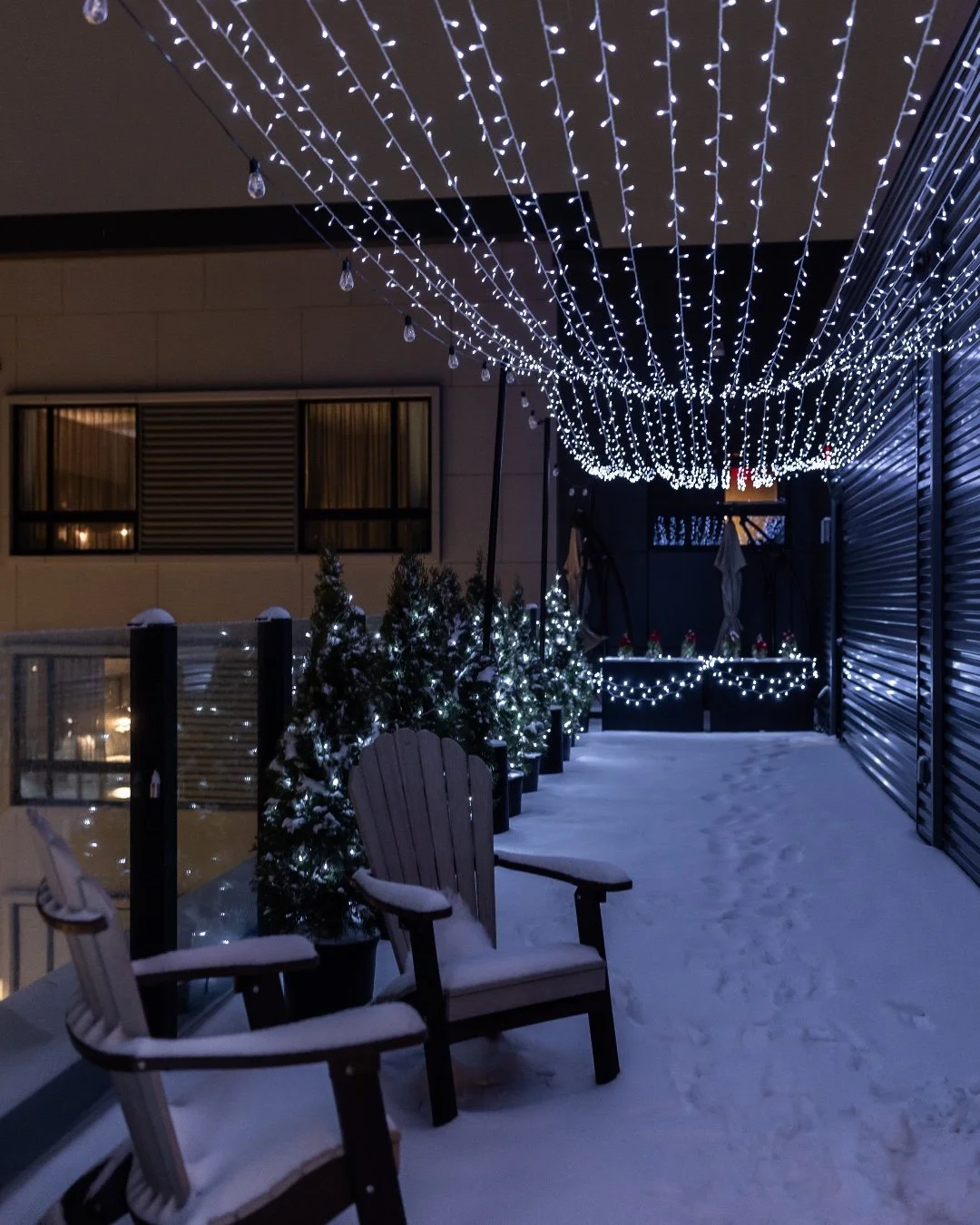 From golden hour to blue-hour ✨ Holiday lights twinkle from our rooftop, making every moment picture-perfect. 

#TheRooftopAtTheEnvio #WinterNights #SkylineViews