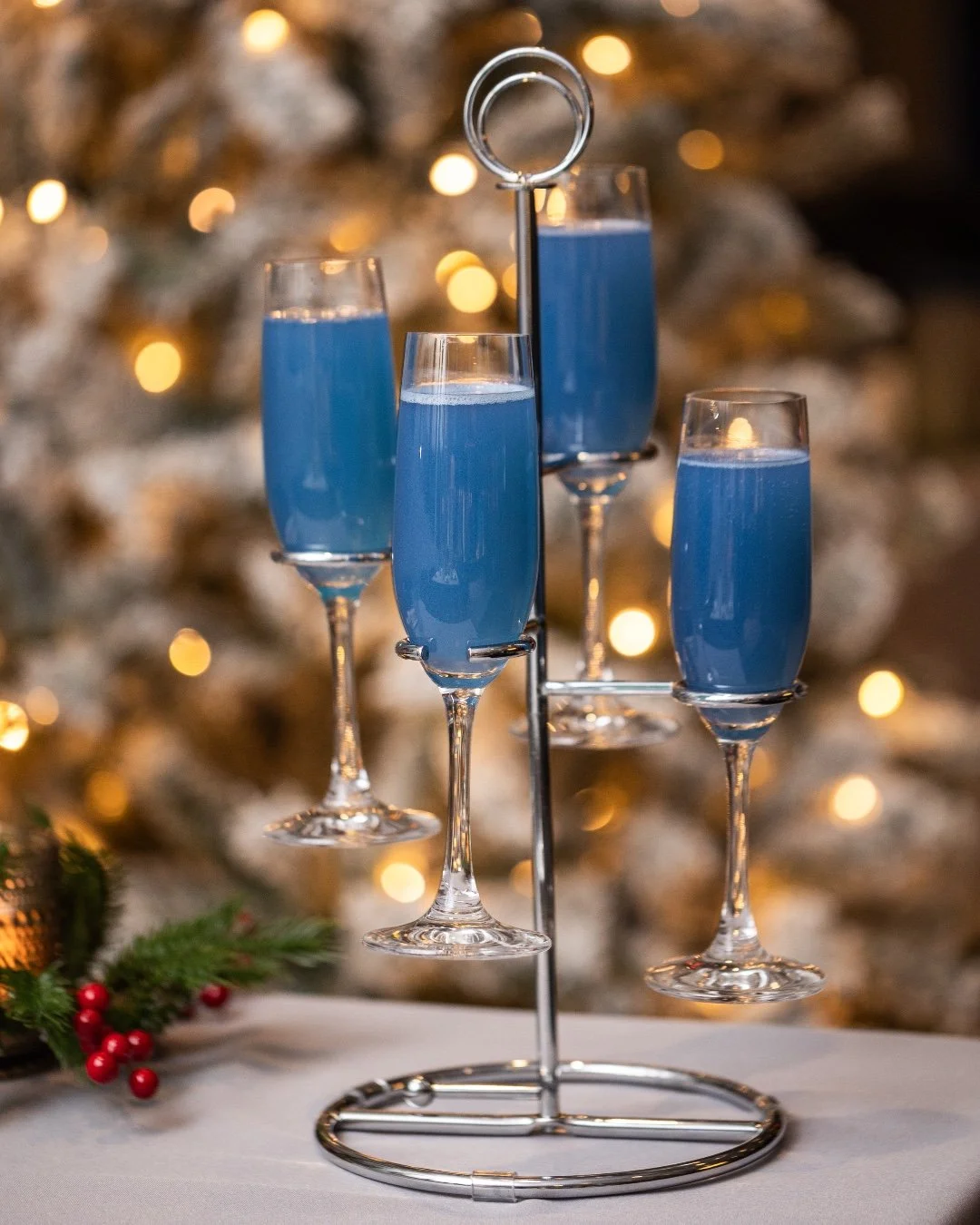 Made for catching up, clinking glasses, and savoring the moment 🍹✨ The best nights are the ones shared with friends.

#Rooftopattheenvio #visitportsmouth #portsmouthdining