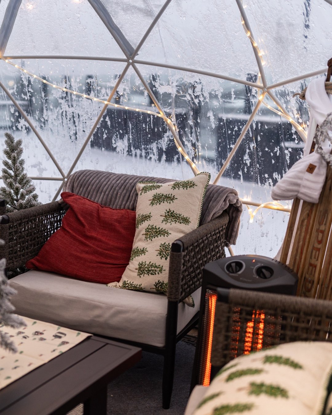 Your private winter escape awaits ❄️⛷️

Enjoy Apr&egrave;s Ski&ndash;themed igloos for up to six guests, complete with cocktails and seasonal bites.

Book now via the link in our bio.

#Rooftopattheenvio #Igloodining #portsmouthNH