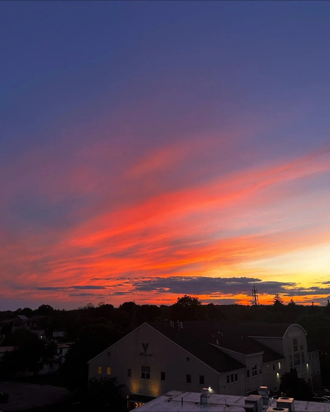Longer days mean rooftop season is almost here 🌅
City views and golden hour done right.

#Rooftopattheenvio #PortsmouthNH #RooftopDining