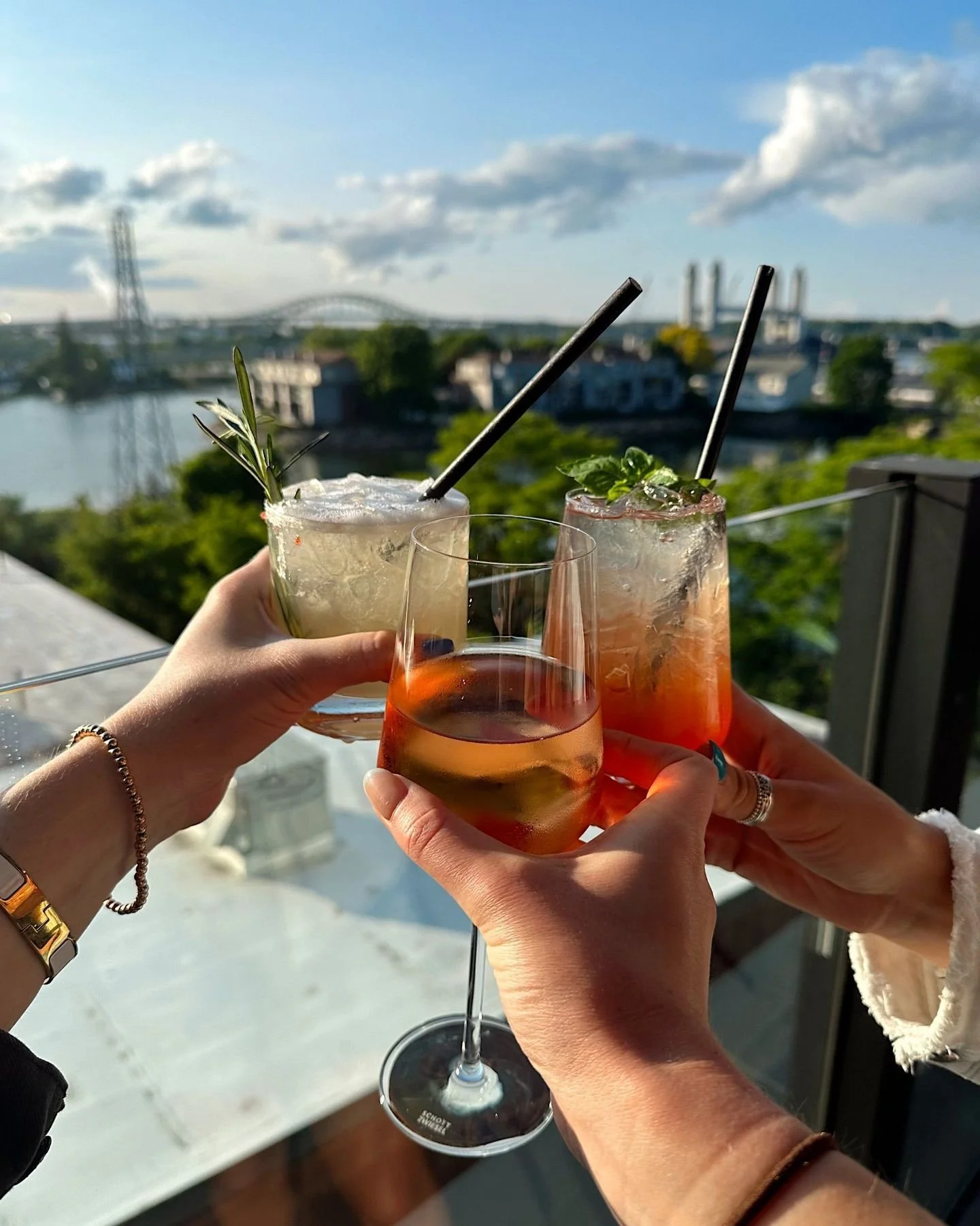 📍Best rooftop bar in Portsmouth? Rooftop at Envio. Join us on the roof to find your new favorite signature cocktail.🍸✨

 📸 Photo creds to @nicole.rosania
