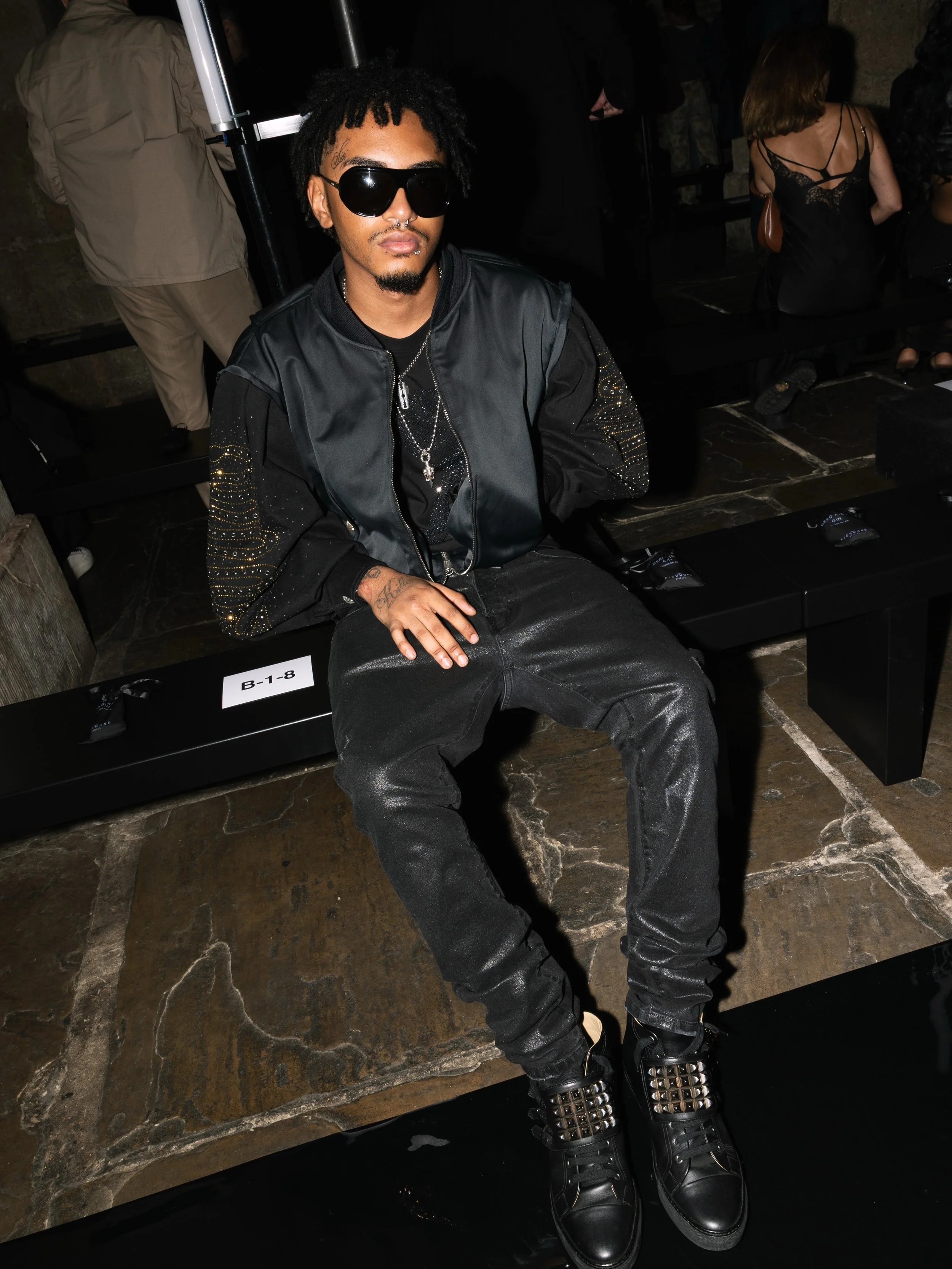 @OFFICIALJOHNRICHMOND

Front row at John Richmond Spring/Summer 2027 

PR: @agencyeleven
Special thanks to @francutler