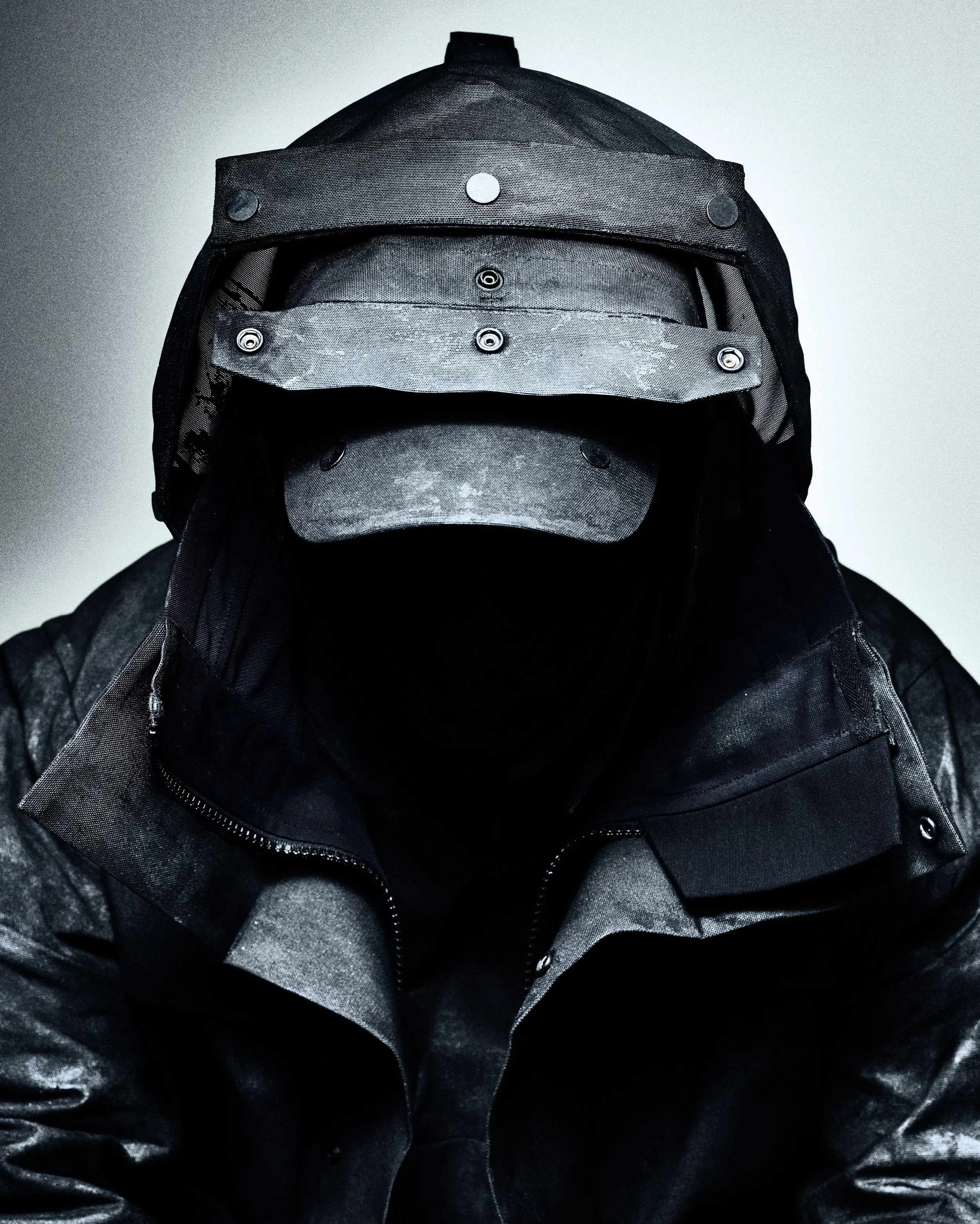 @AITOR_THROUP_STUDIO 

AITOR THROUP&rsquo;S ULTRA VEIL opens in London on 30 October.

Presented in partnership with the Westminster Menswear Archive and @FredPerry, the immersive exhibition marks Throup&rsquo;s first new body of conceptual fashion w