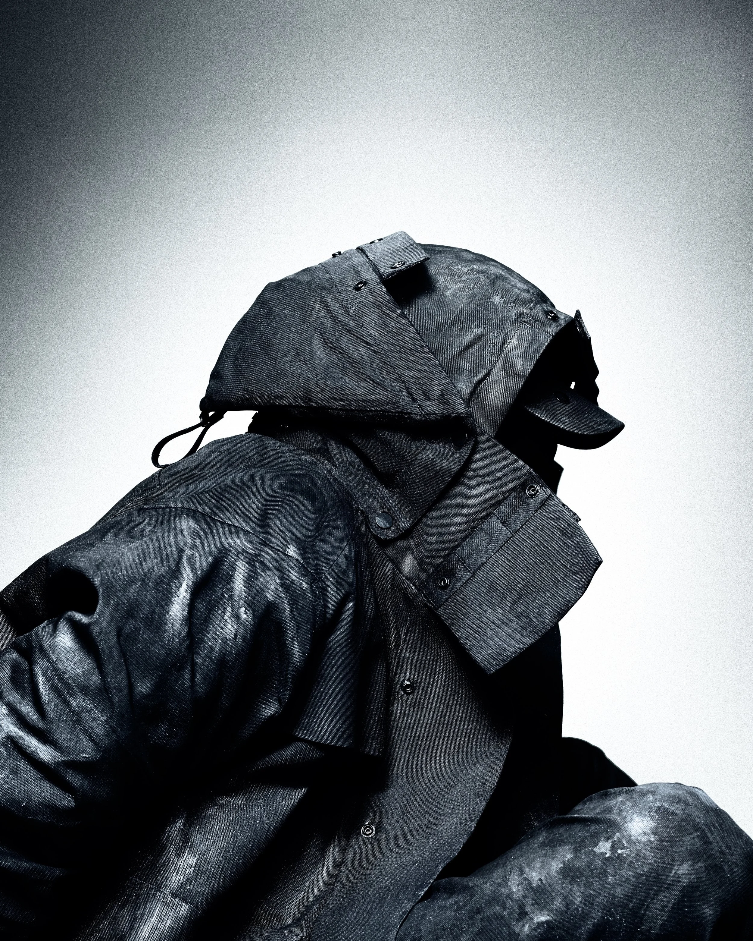 @AITOR_THROUP_STUDIO 

AITOR THROUP&rsquo;S ULTRA VEIL opens in London on 30 October.

Presented in partnership with the Westminster Menswear Archive and @FredPerry, the immersive exhibition marks Throup&rsquo;s first new body of conceptual fashion w