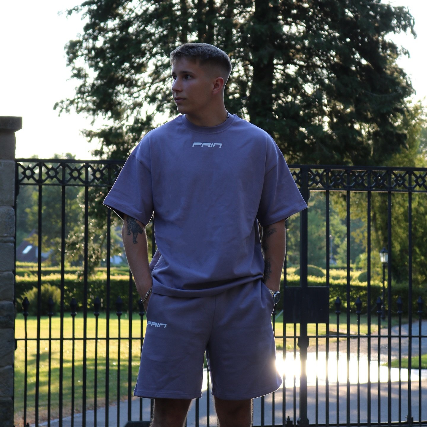 Ramon in Summer Pink Tee oversized Fit - Size S 

#pain #art #clothingbrand #streetwear #sportswear #sportmotivation #motivationdaily