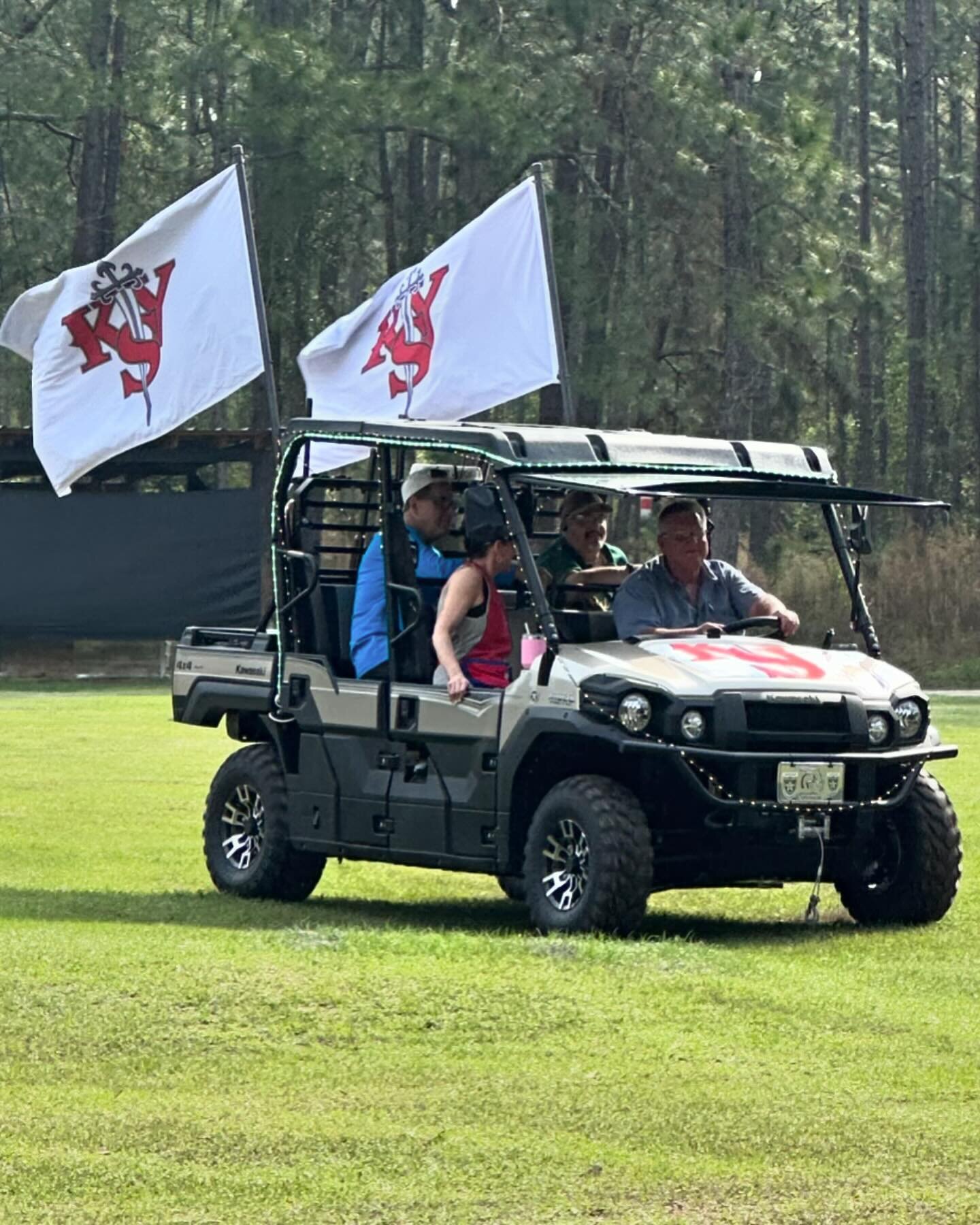 What a way to start your day! Saturday morning Clay Shoot with all your favorite people!  #yoloyago #ksy #kreweofsantyago #krewesantyago #knightparade #tampa #tampabay #cityoftampa #krewelife #ikc