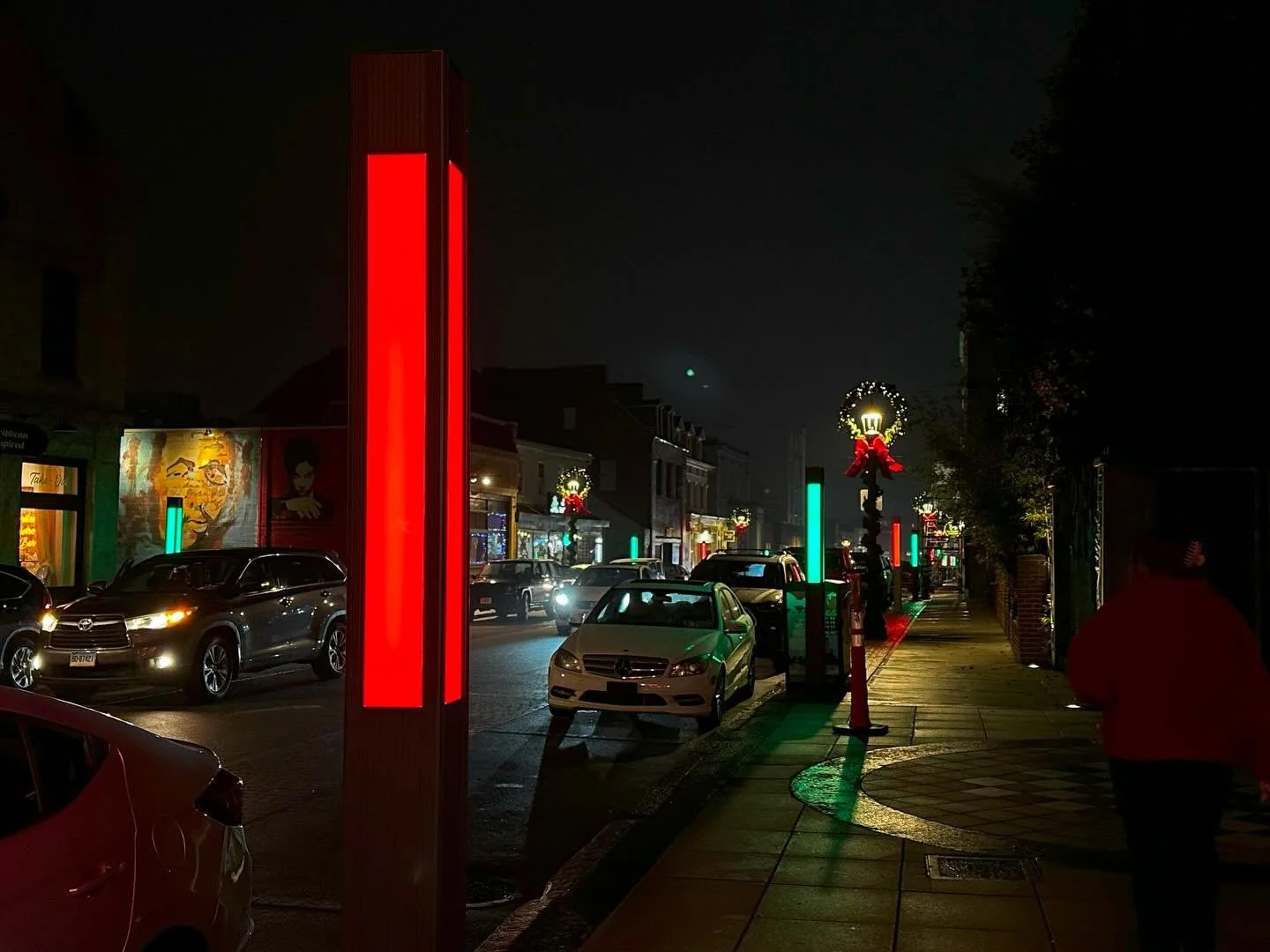 Project: Bank Street, New London, CT ~ Color Light Poles by cBright

This project featured the installation of 42 decorative lighting poles along Bank Street. The lighting not only enhances the area but also creates a vibrant and festive atmosphere, 
