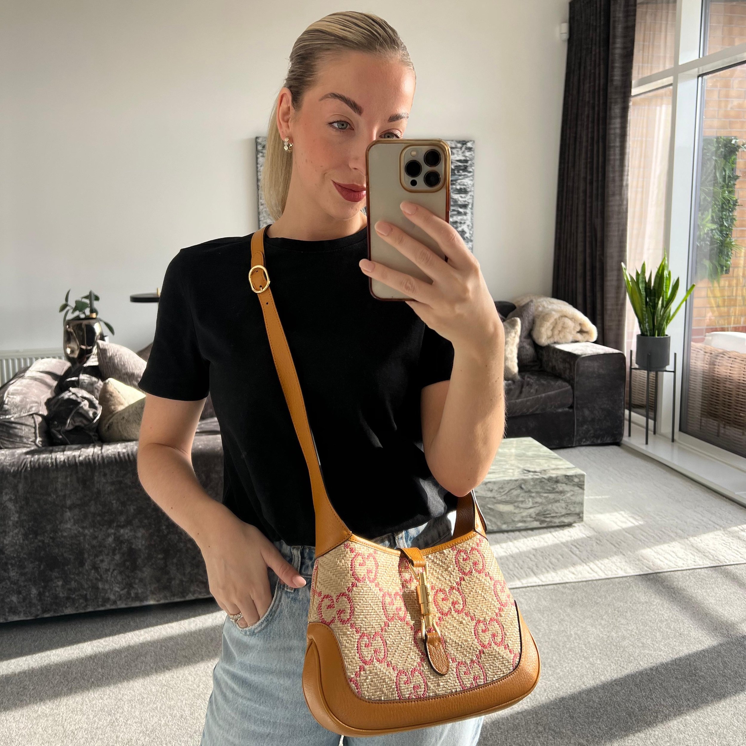 Gucci Beige Small GG Raffia Jackie 1961 Bag shown on model