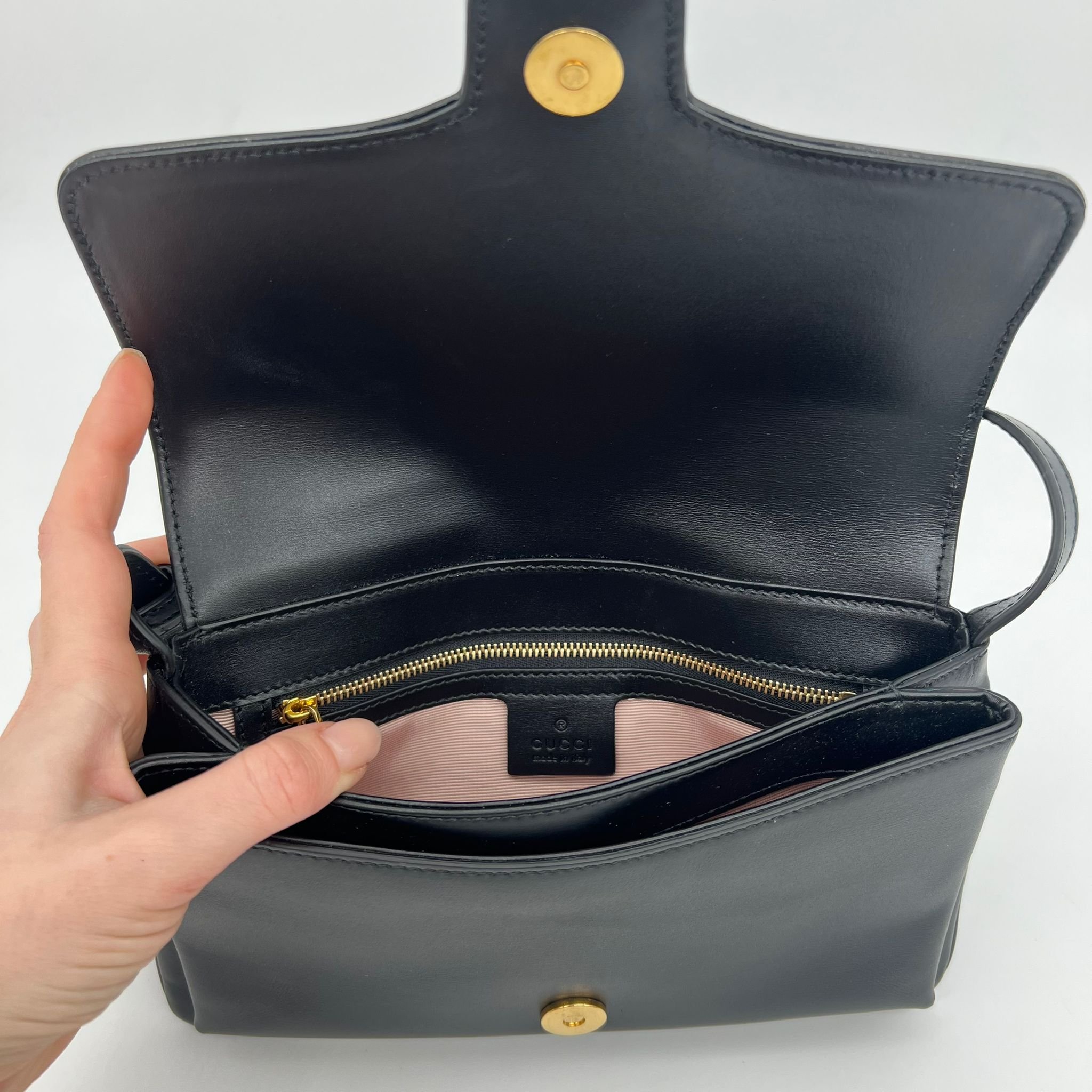 Gucci Small Arli Bag in Black Leather Gold Hardware interior