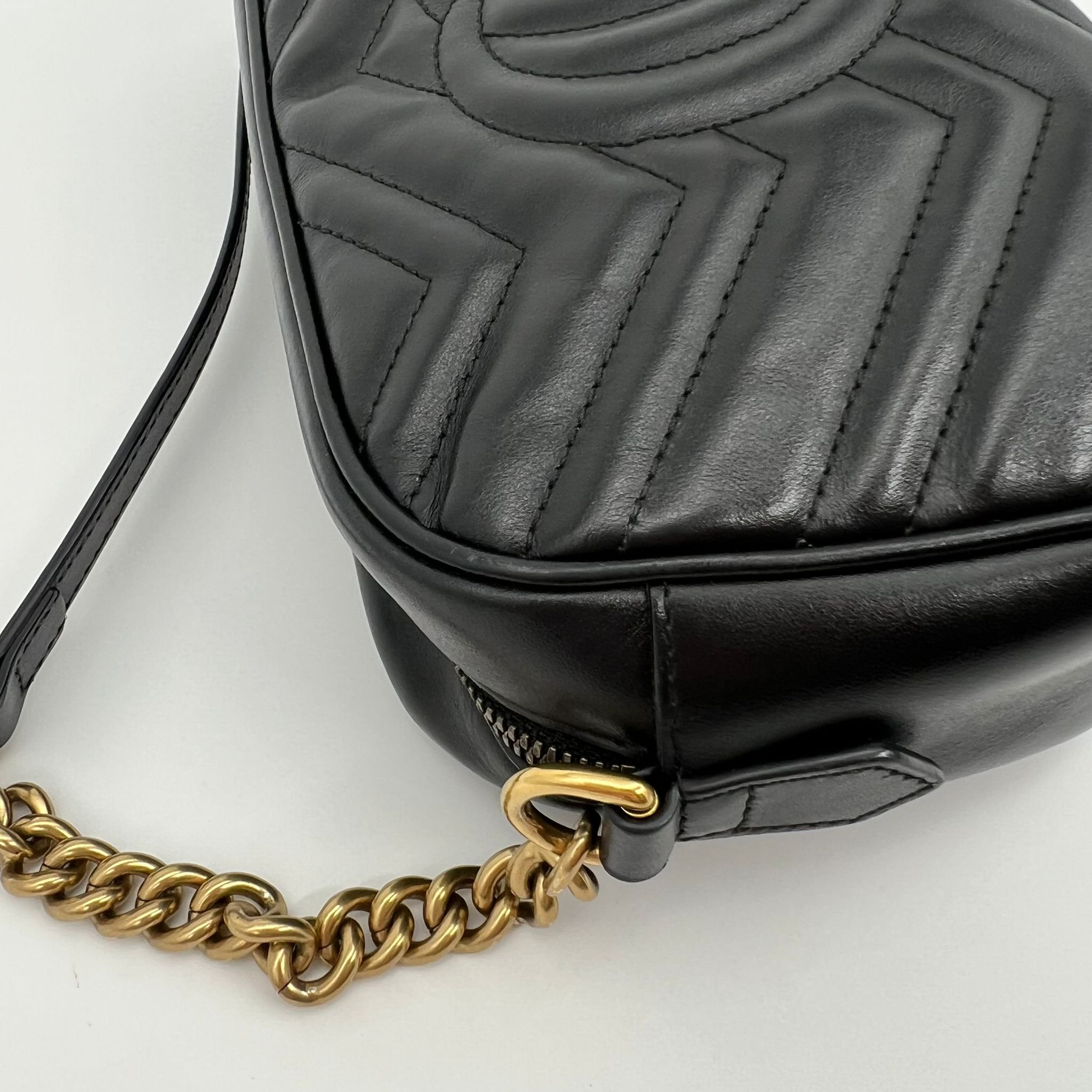 Gucci Small Marmont GG Camera Bag in Black Leather and Gold Hardware corner