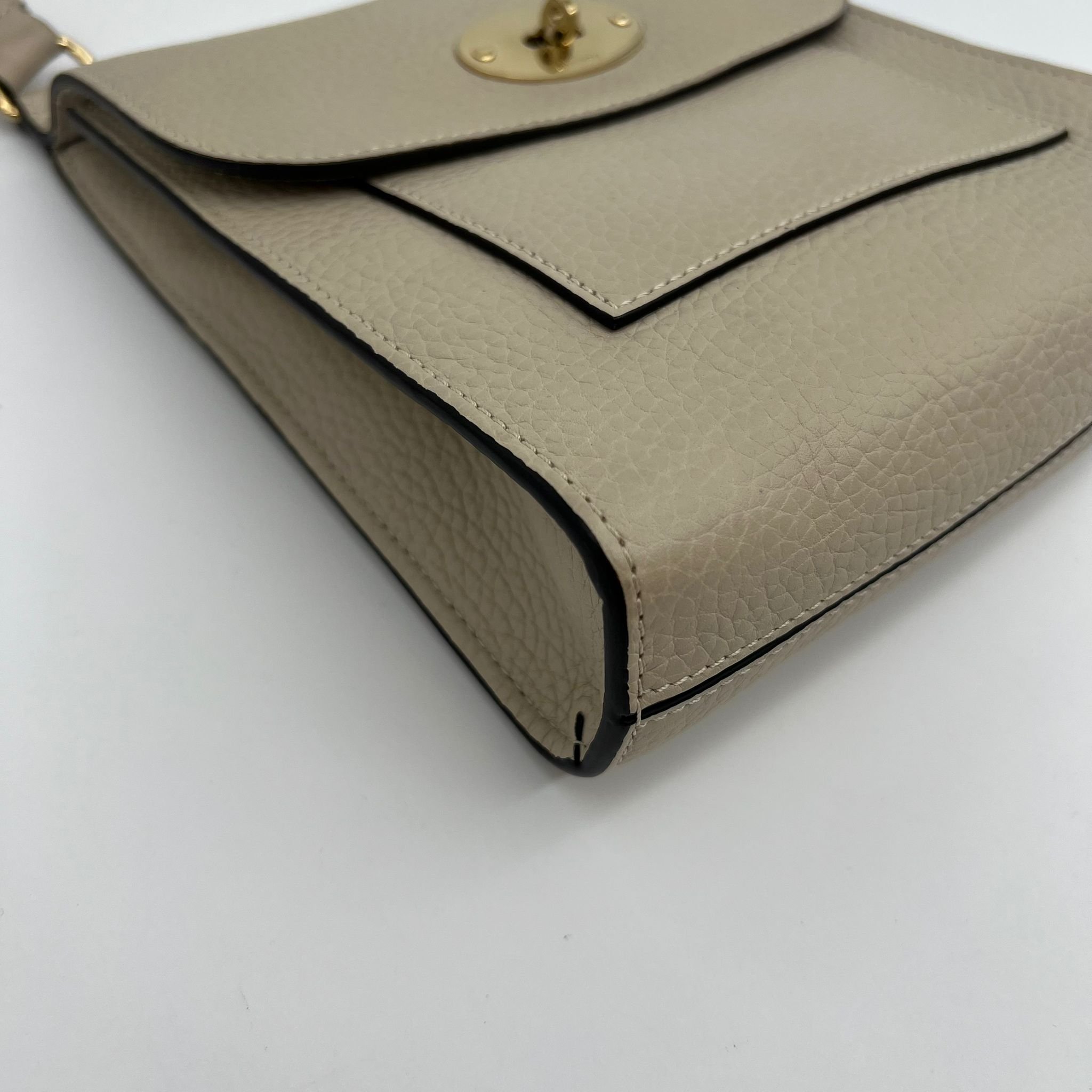 Mulberry Small Antony Bag in Chalk Heavy Grain Leather Gold Hardware corner
