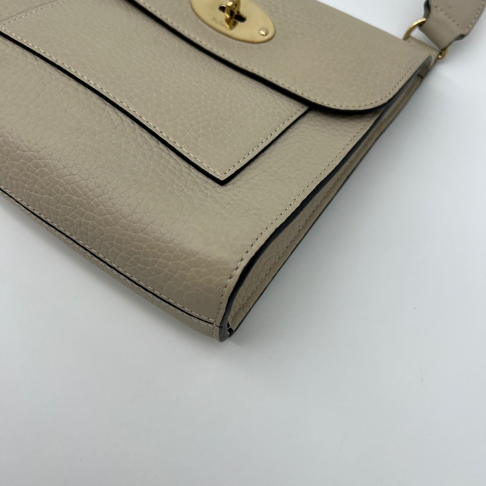 Mulberry Small Antony Bag in Chalk Heavy Grain Leather Gold Hardware corner