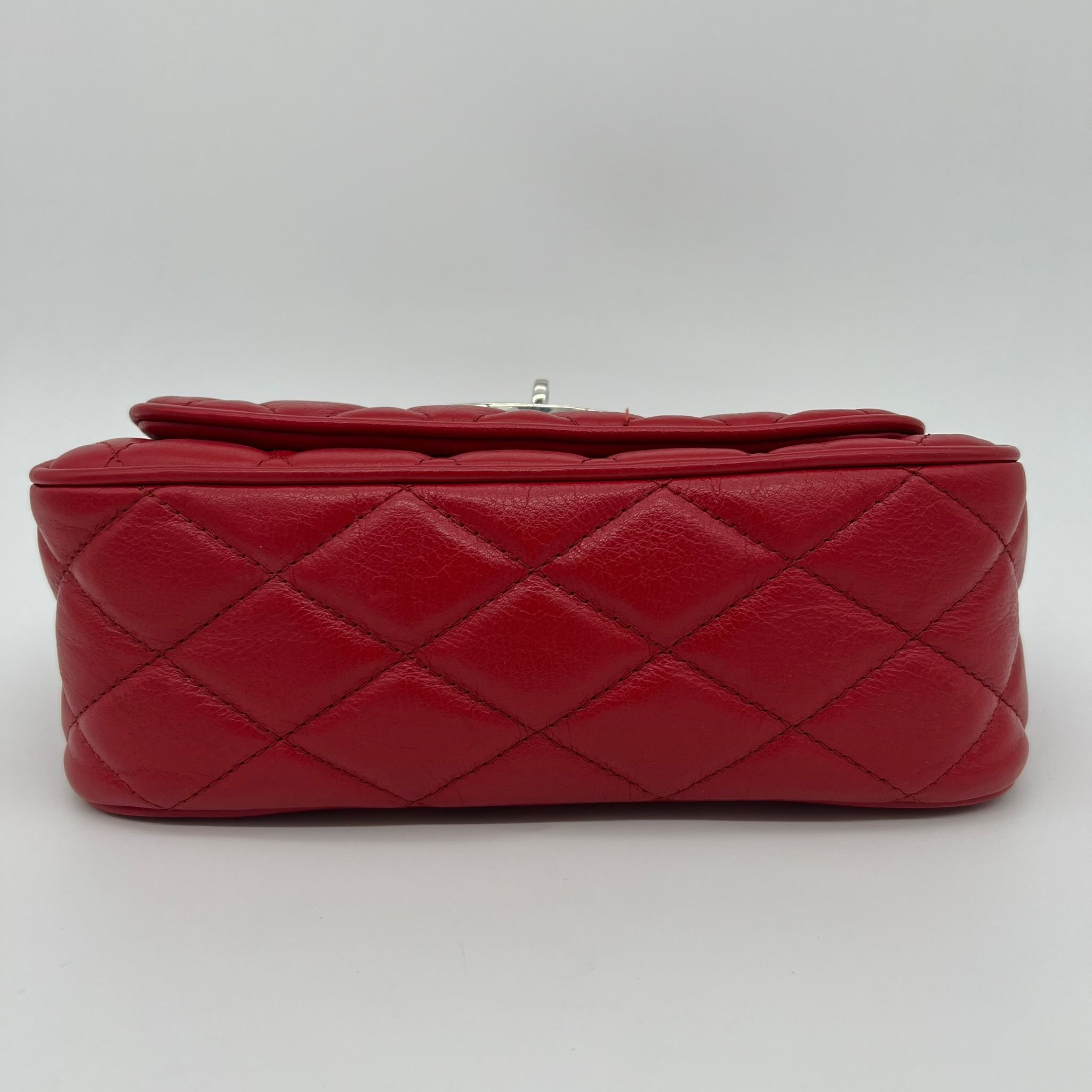 Mulberry Darley Small Shoulder Bag Scarlet Red Shiny Buffalo Quilted Leather bottom