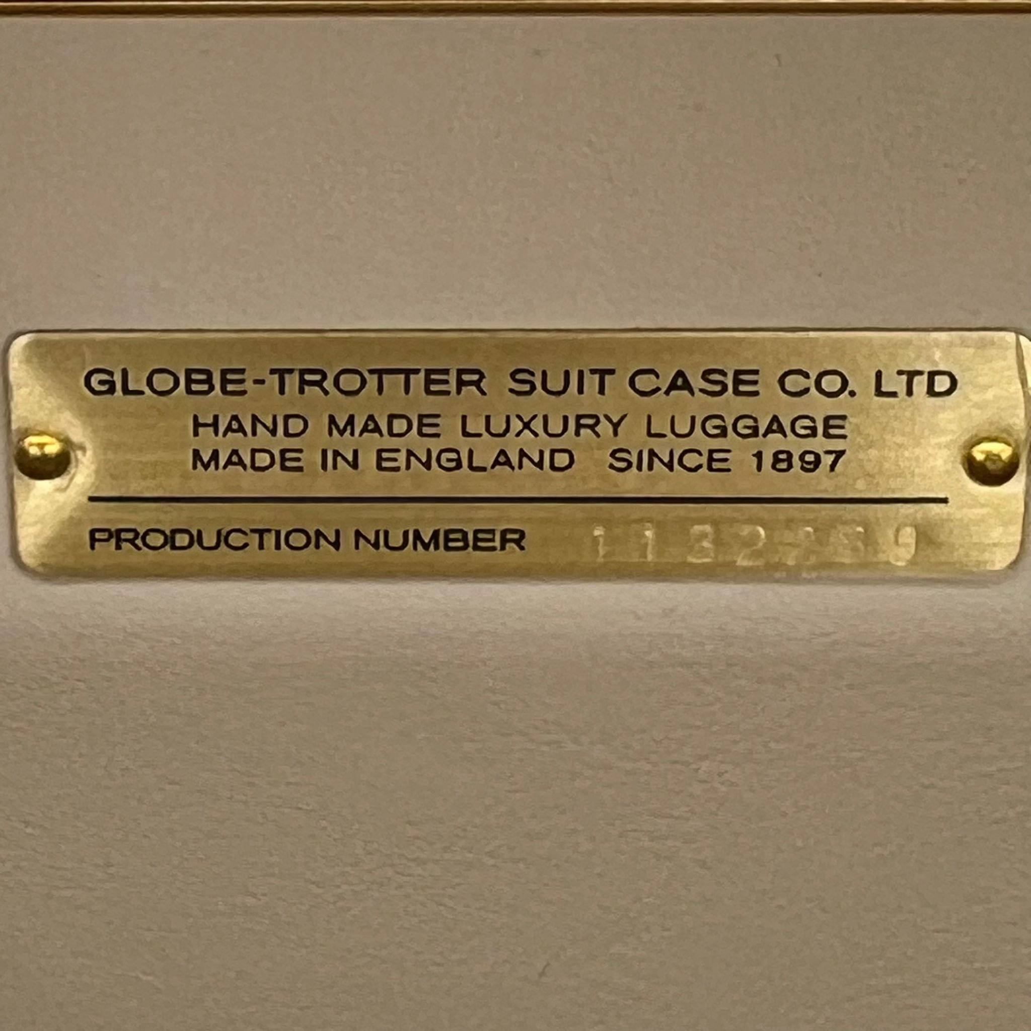 Globe-Trotter Micro Crossbody Case Pop Mayfair Bag interior