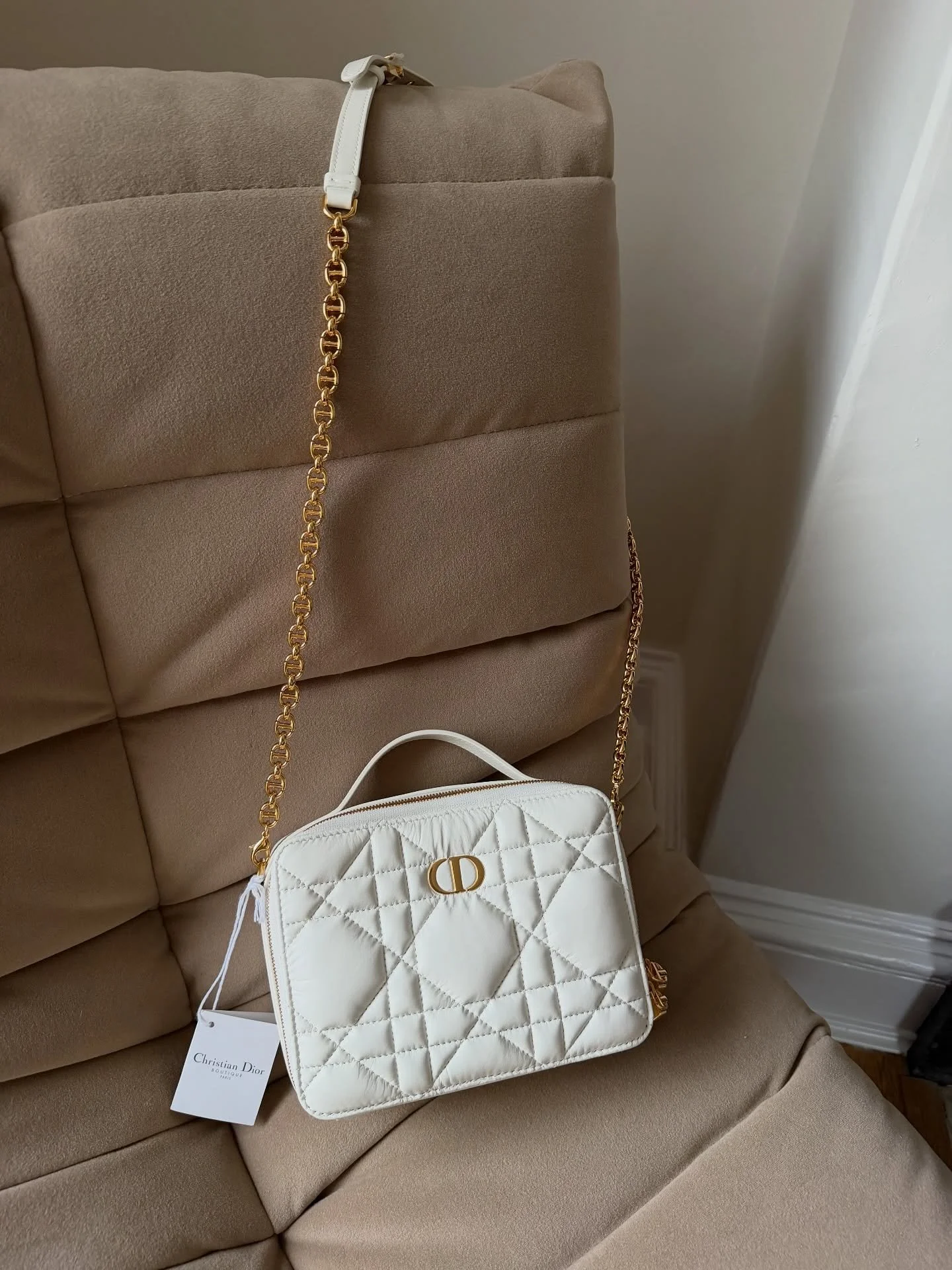 This weeks all about the neutrals 🤍

Please note, we&rsquo;re not affiliated or associated with the brands we sell. 

#preloveddesignerbags #designerbags #prelovedbags #handbags #neutrals #neutral